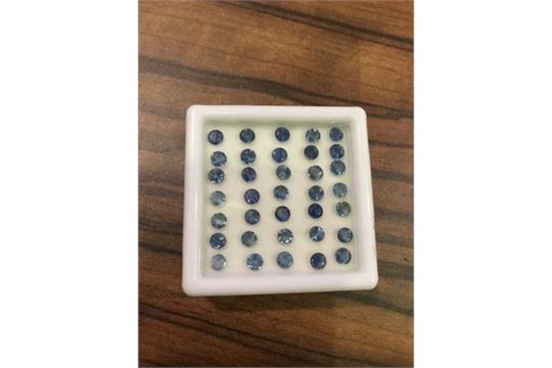 No Reserve - 35 Natural Blue Sapphire gemstones.