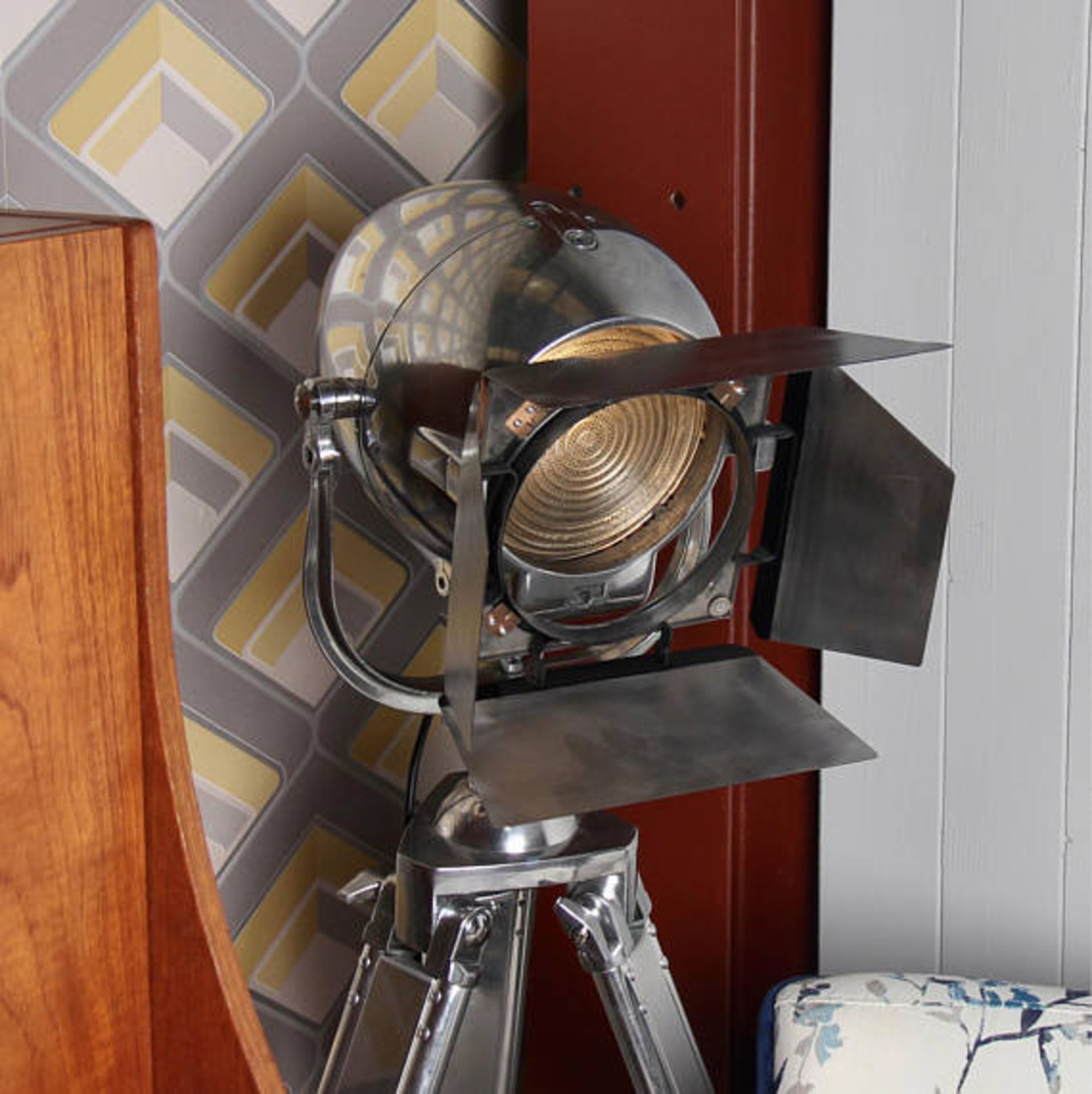 Original Vintage 1950s Strand Patt 123 Theatre Lamp with Polished Vintage Metal Tripod - Image 3 of 8