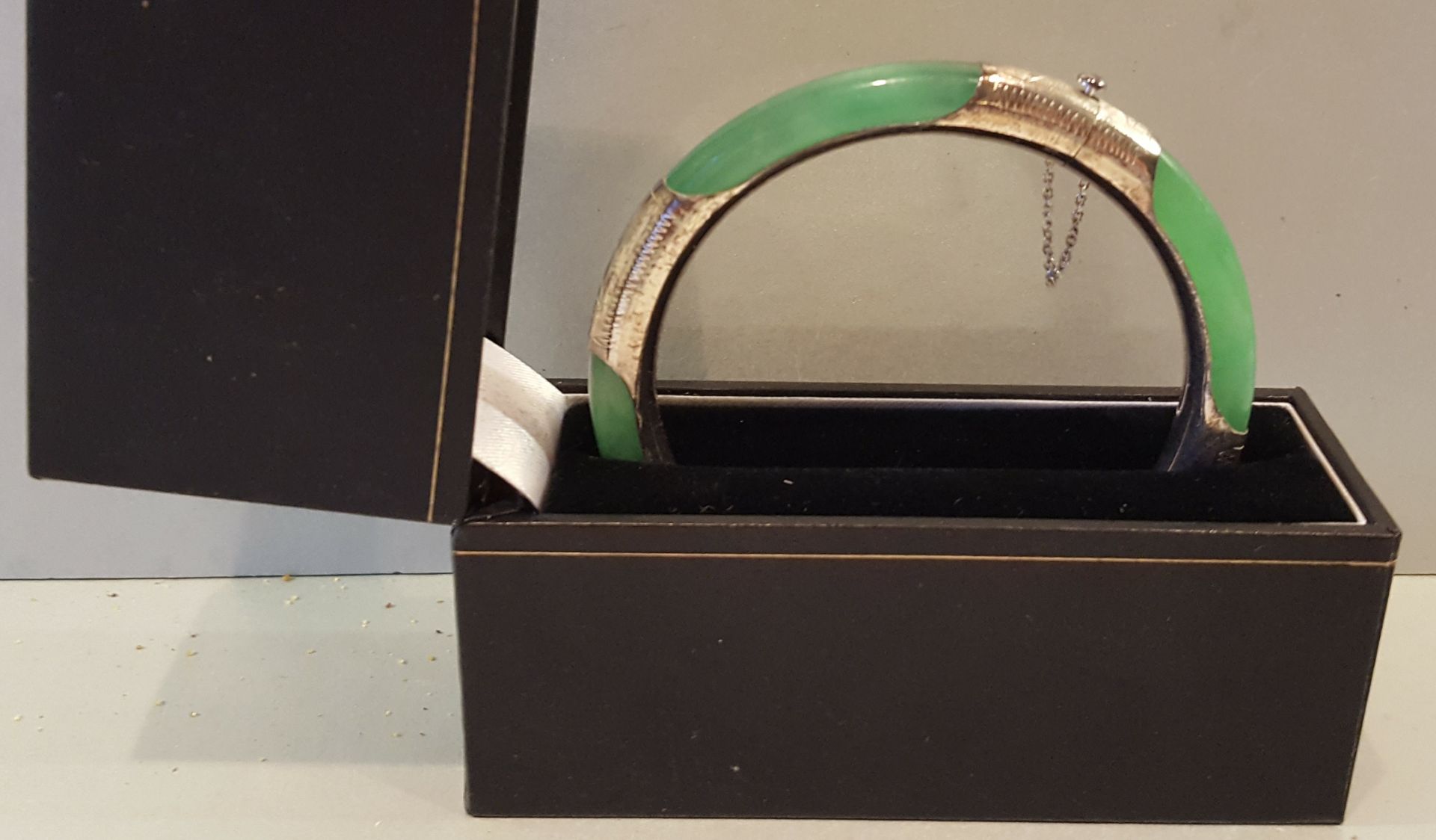 Vintage Retro Jade & 925 Silver Bangle in presentation box