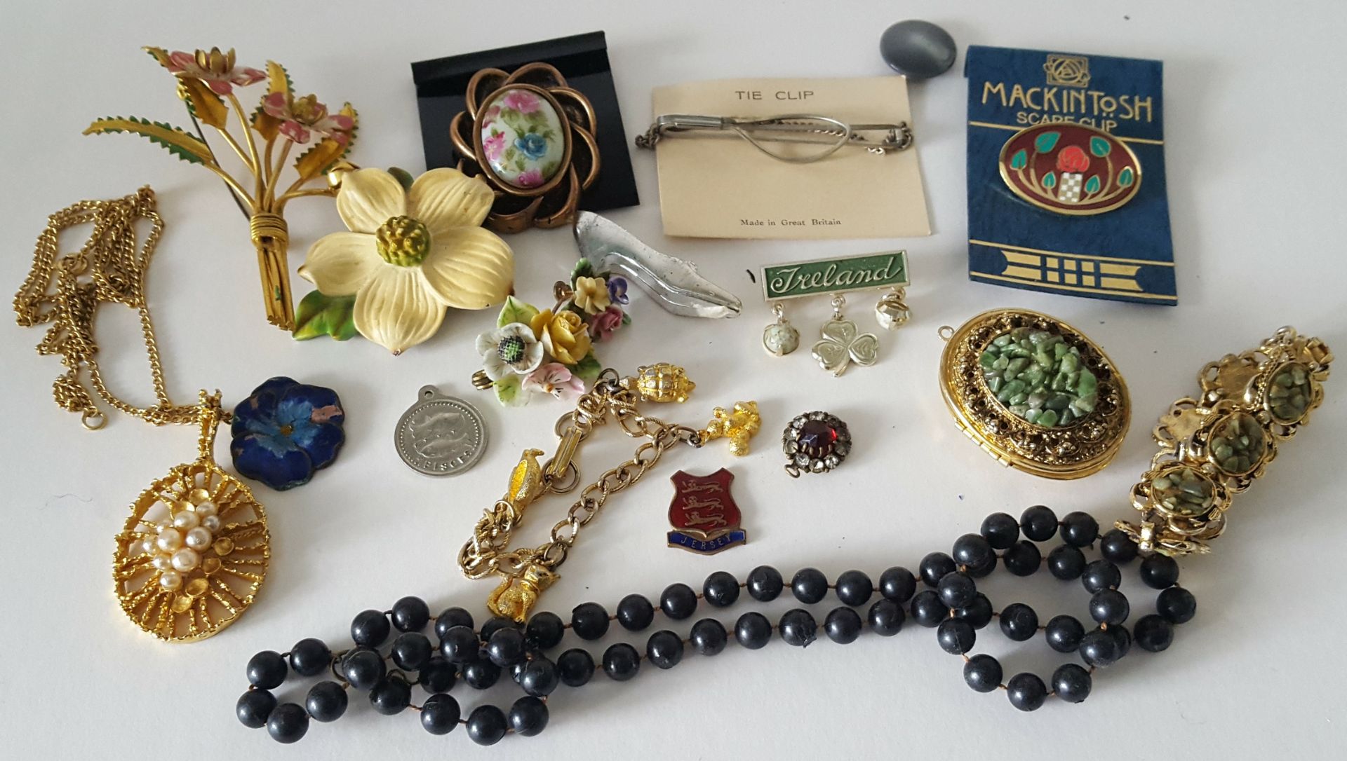 Vintage Retro Parcel of Costume Jewellery NO RESERVE