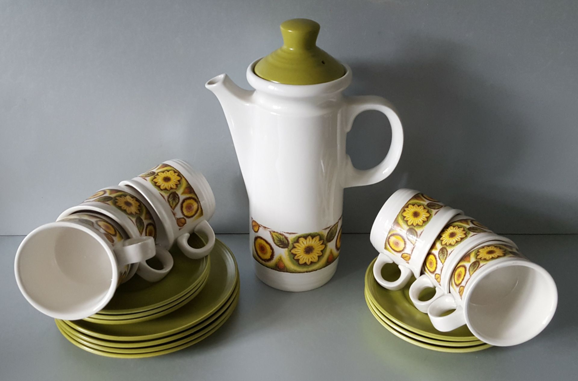 Vintage Retro Myott 'Mardigras' Coffee Pot Cups, Plates & Part Dinner Service (40 items)