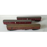 Vintage Retro 3 x Model Train Coaches 00 Guage Tri-ang & Hornby