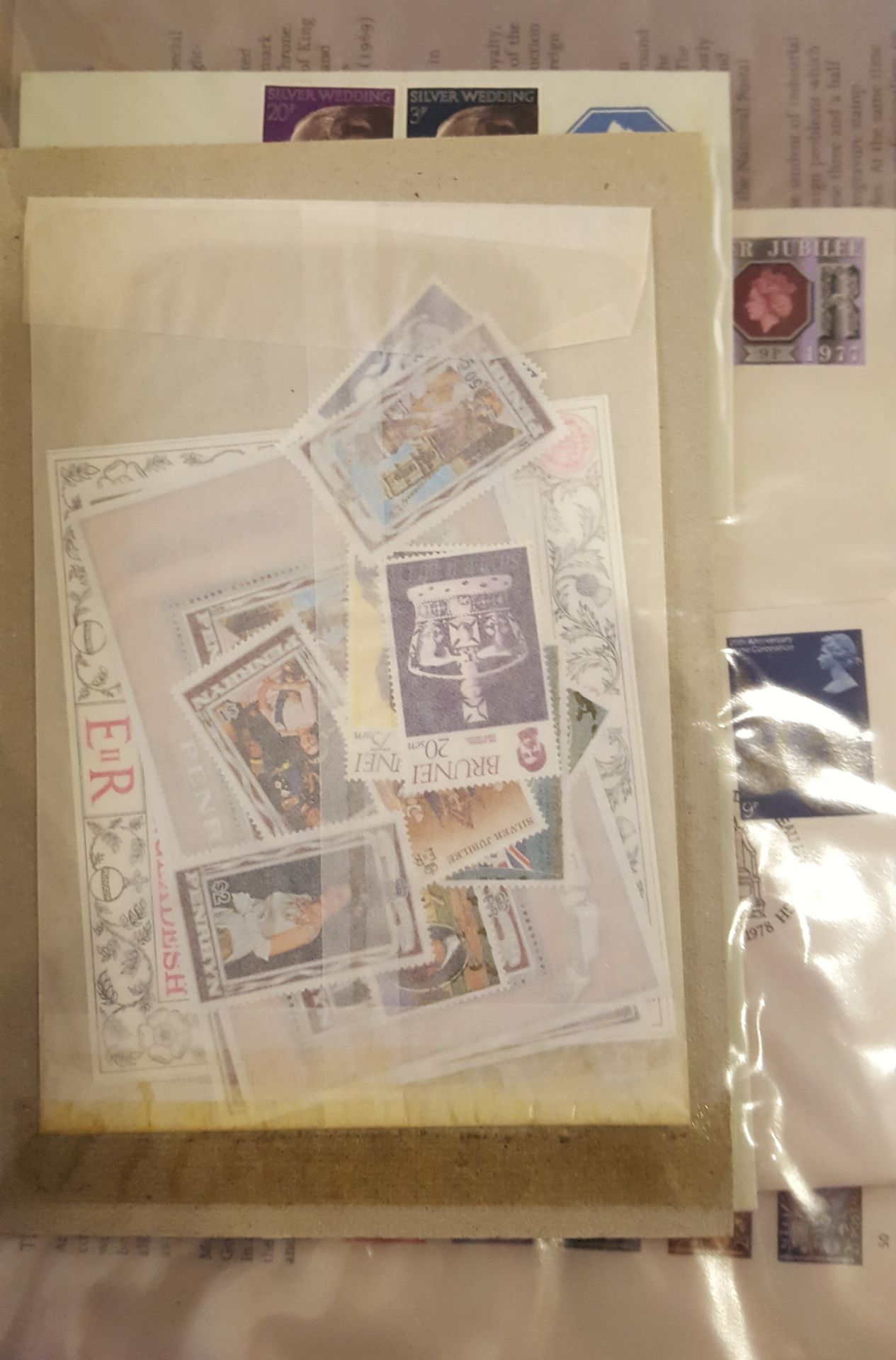 Vintage Stamp & FDC Album British Commonwealth Commemoratives 400 plus stamps - Bild 8 aus 11