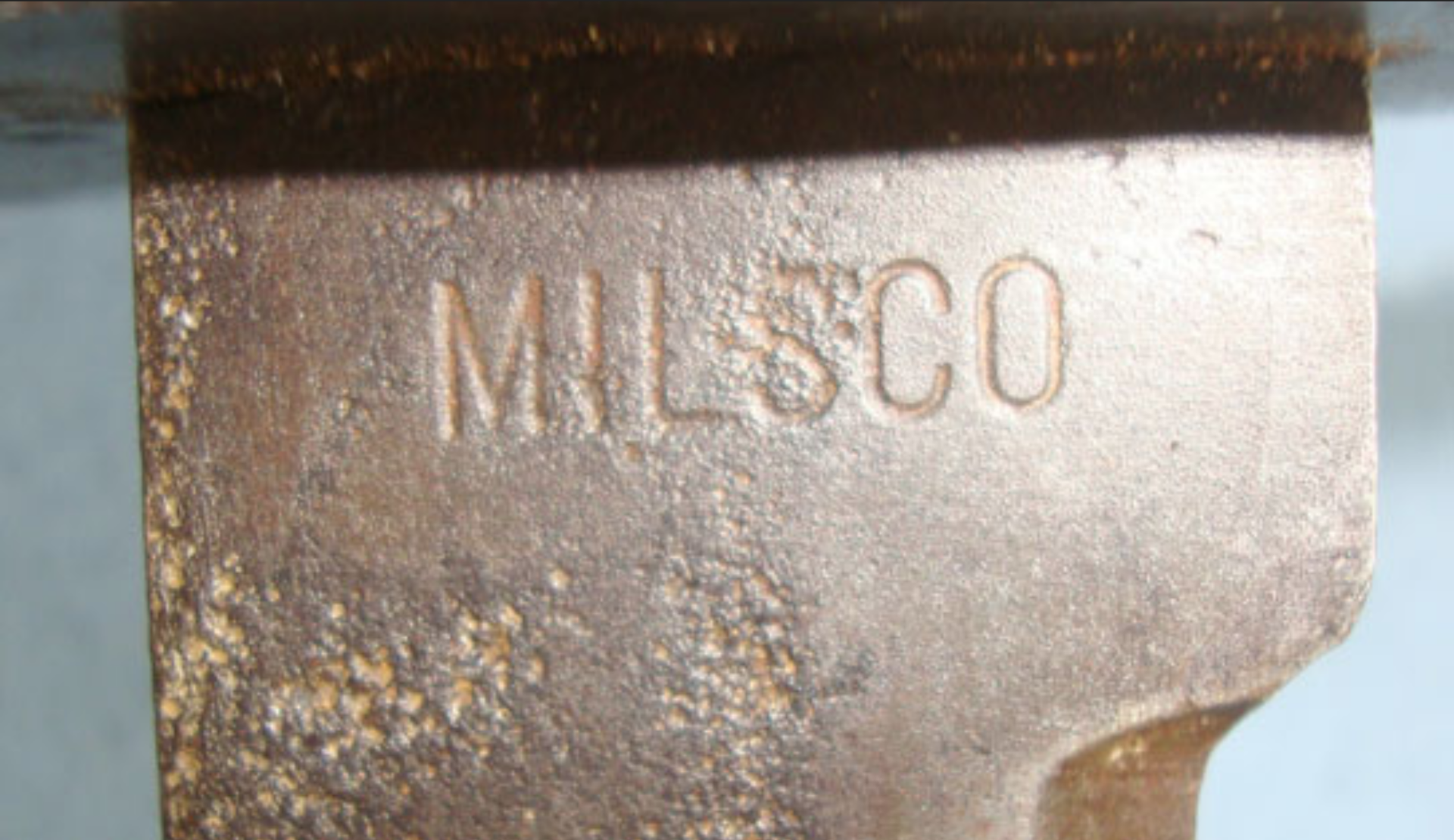 RARE, WW2 Era U.S. Manufactured Dutch Klewang M1940 Short Sword By Milsco & Leather Scabbard - Image 3 of 3