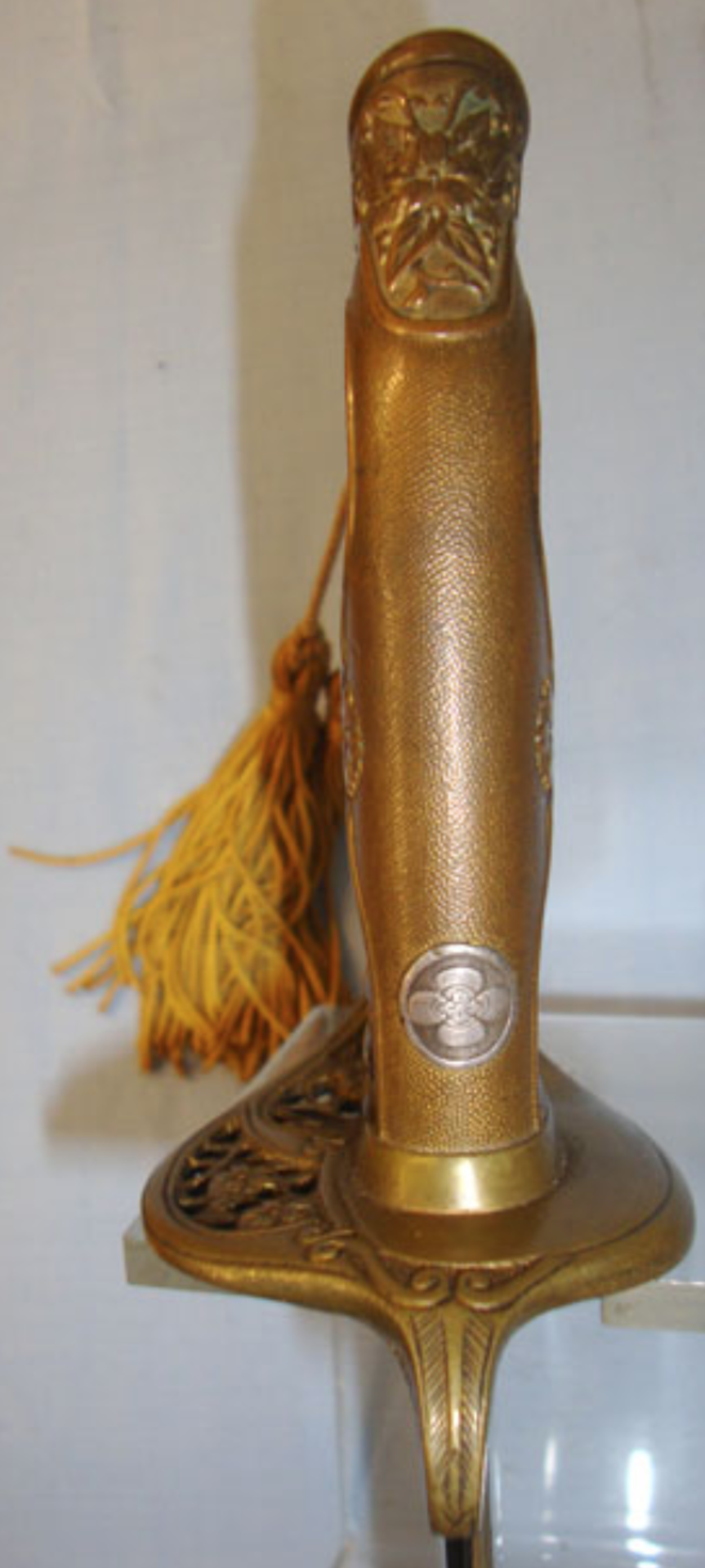 Pre 1941 Japanese Junior Army Officer's Parade Sabre With Applied Family 'Mon' Badge With Silk Cord - Bild 2 aus 3