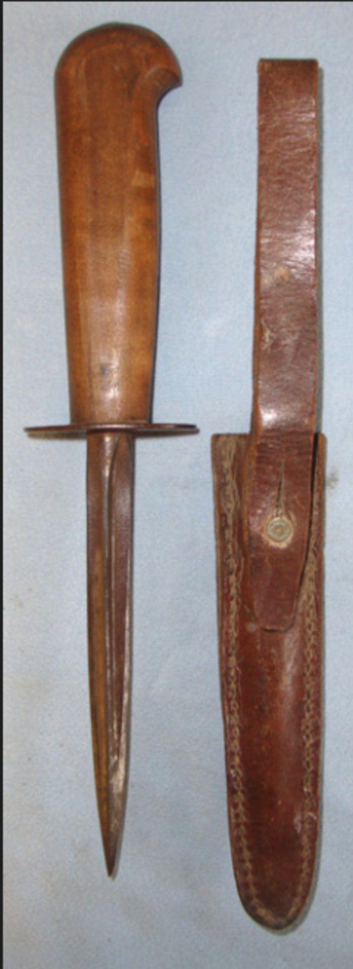 WW1 French 1916 Issue Fighting Knife And Leather Sheath With Belt Loop - Image 3 of 3