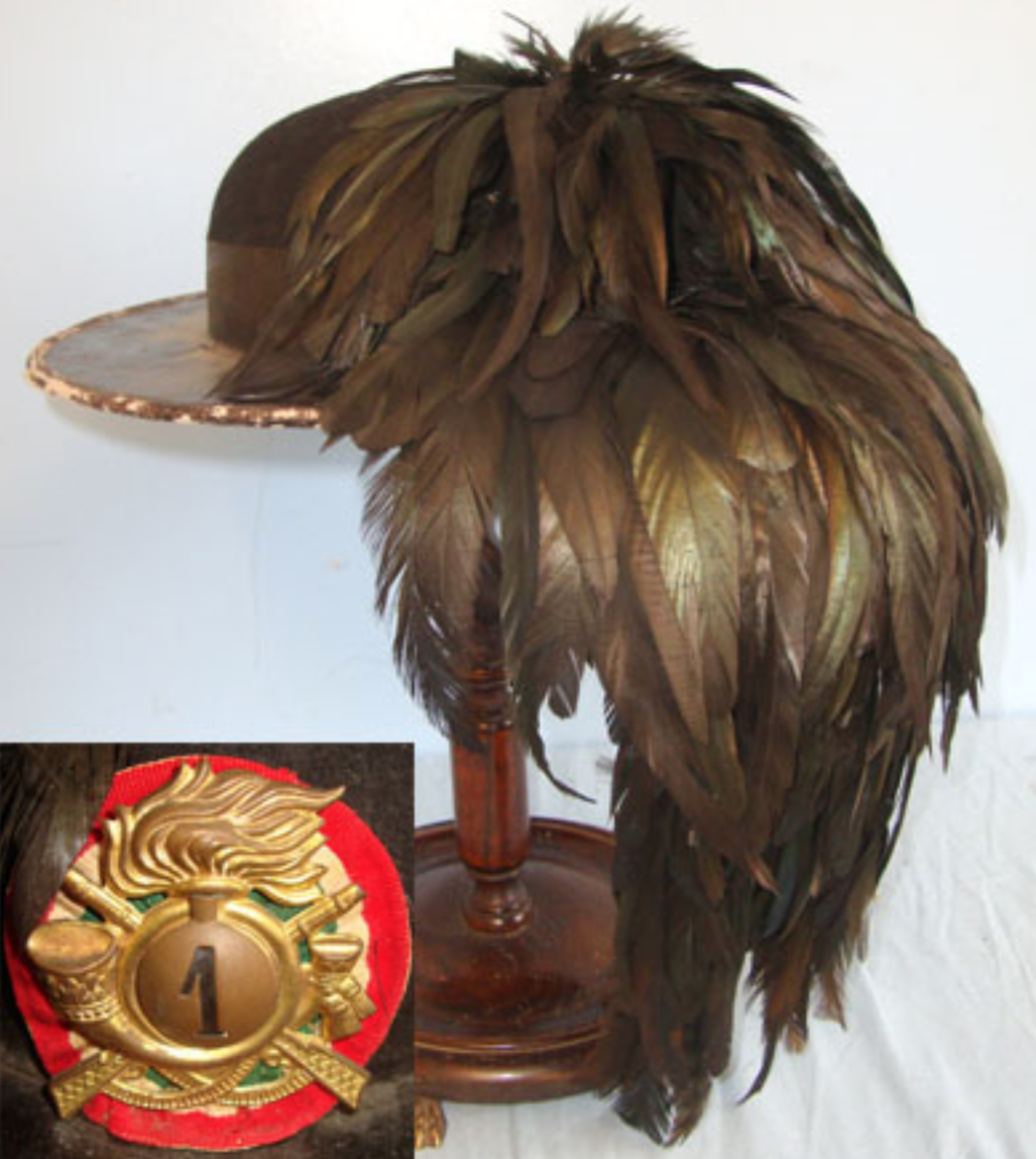 WW2 Era Bersaglieri Light Infantry Hat With 1st Bersaglieri Plate & Black Capercaillie Feather - Image 2 of 3