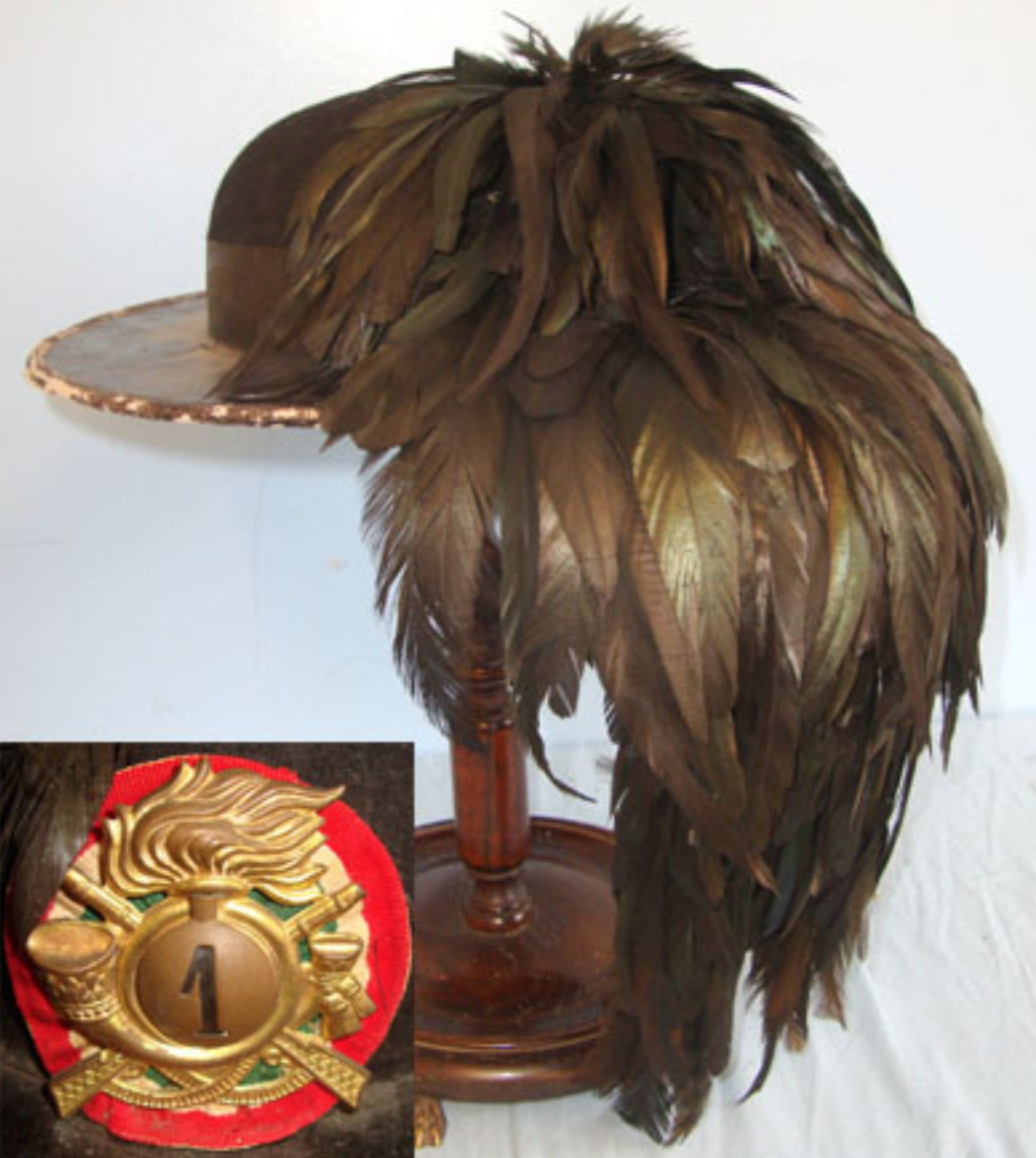 WW2 Era Bersaglieri Light Infantry Hat With 1st Bersaglieri Plate & Black Capercaillie Feather - Bild 2 aus 3