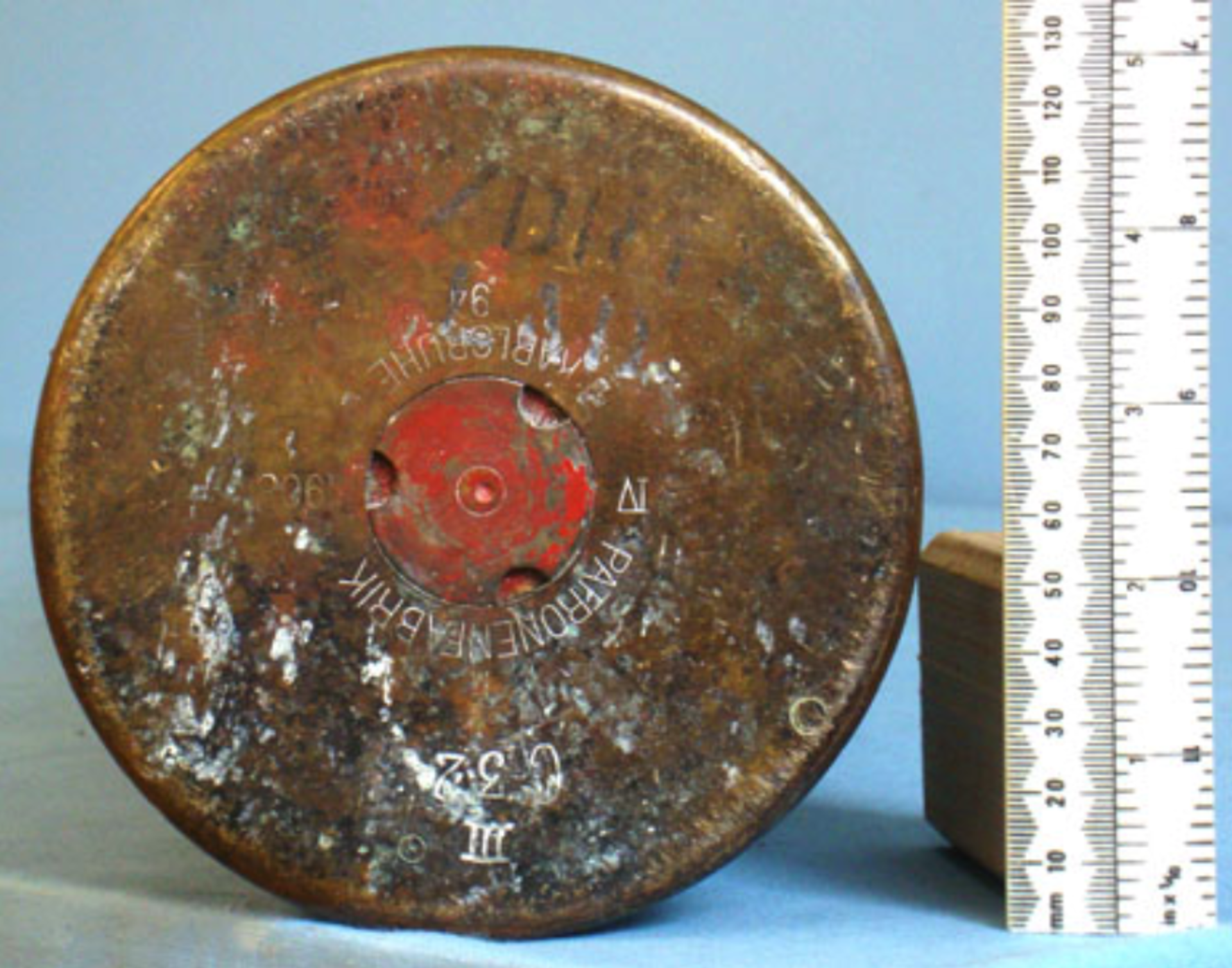 INERT Unfired WW2 Kriegsmarine 105mm Illumination Round For The 105mm (105x658R) SK C/32 Naval - Image 2 of 3