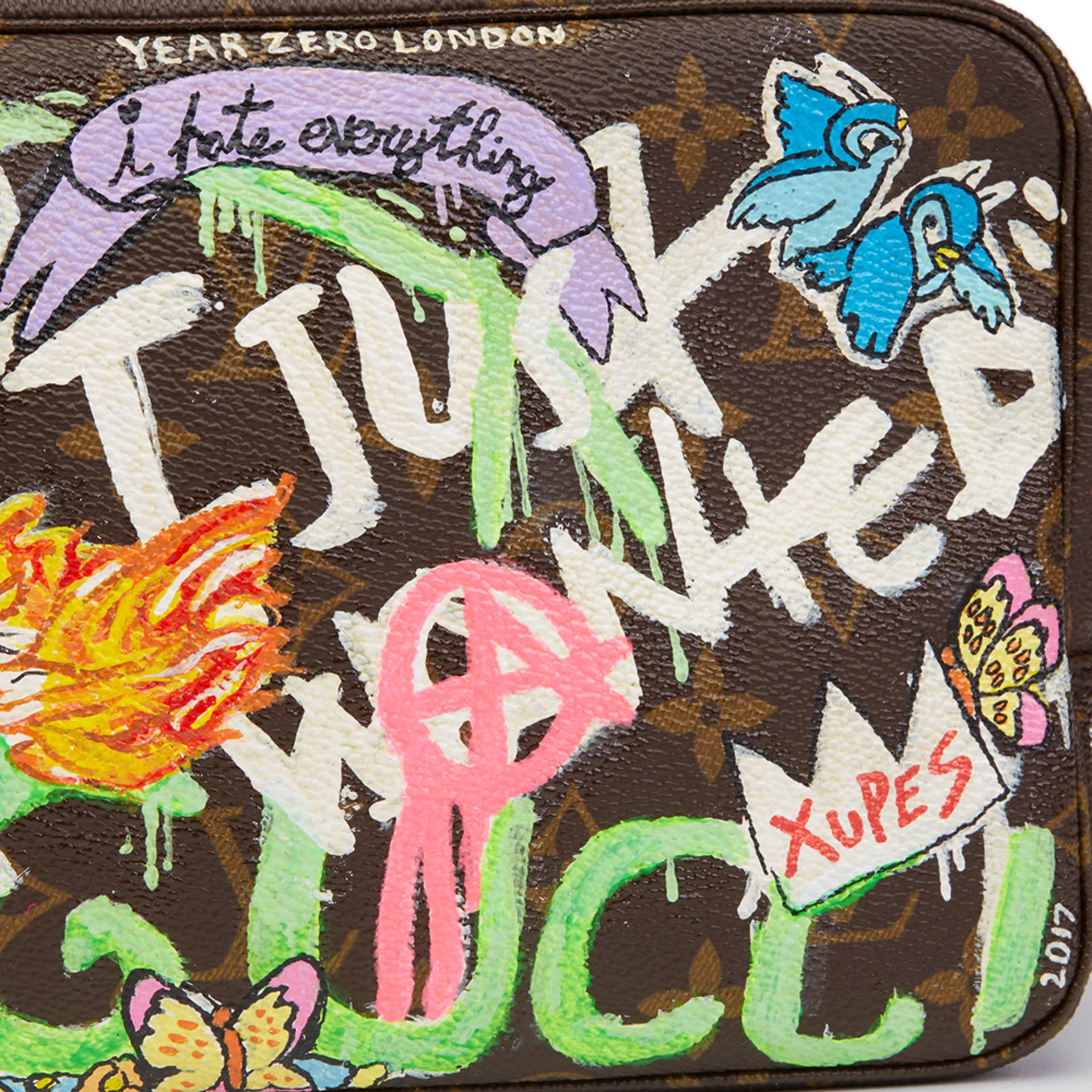 Hand-painted 'I just wanted Gucci' X Year Zero London Toiletry Pouch - Bild 10 aus 10