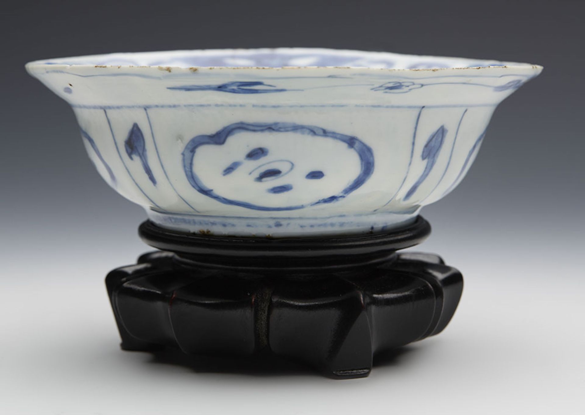 Antique Chinese Wanli Ming Blue & White Floral Bowl C.1600