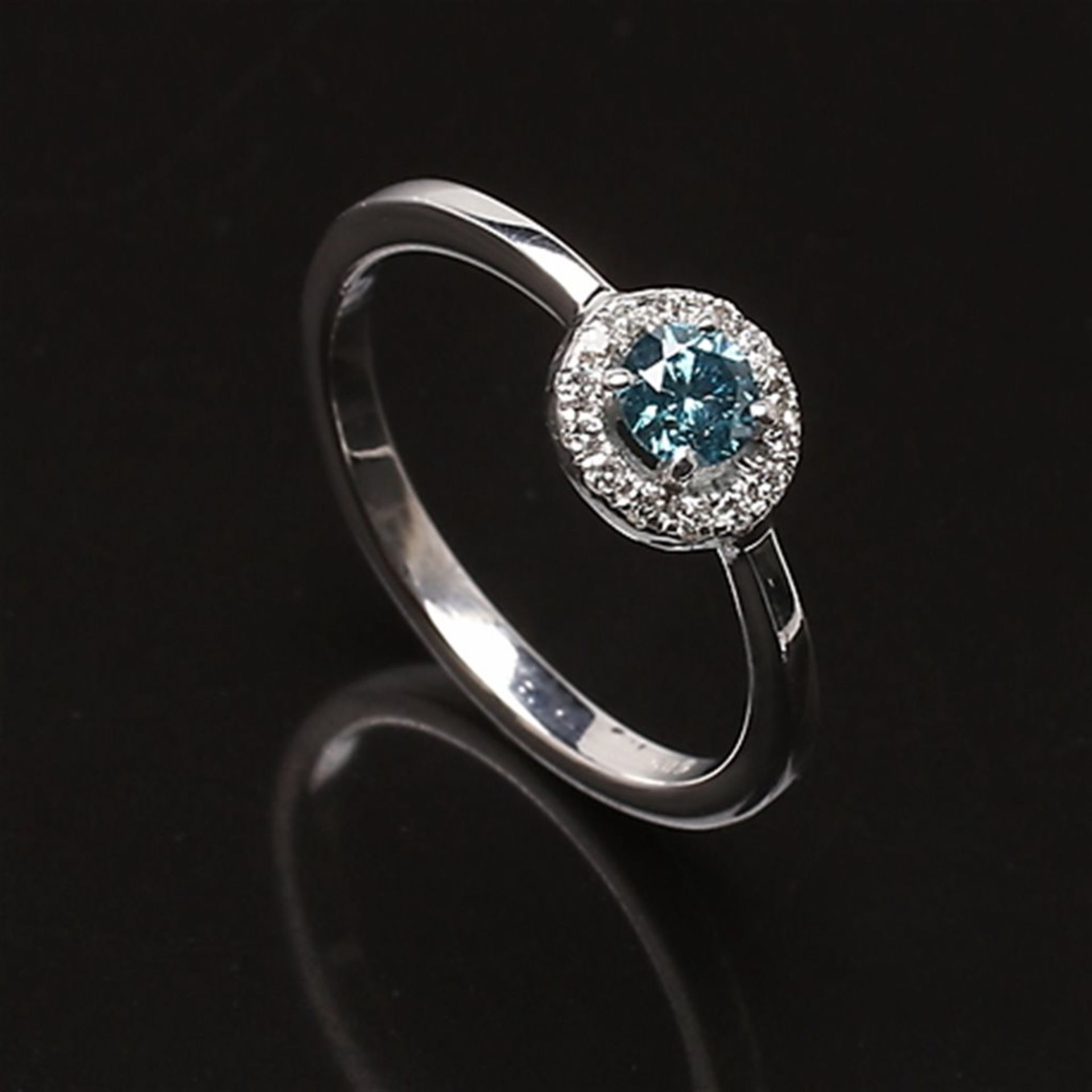 Ring in white gold with diamonds totaling 0.39 ct. - Image 2 of 2