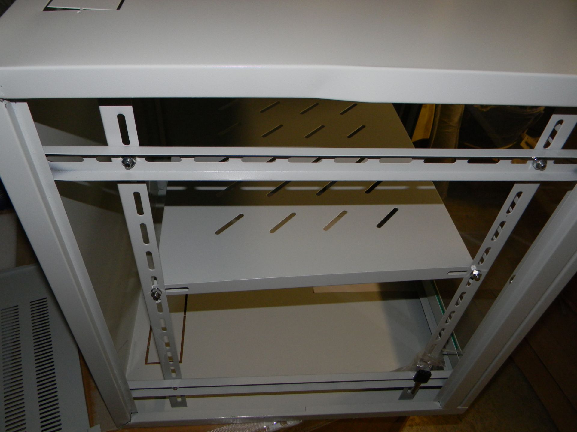 19" Wall Mounted 12U Steel Cabinet in Grey, 550x550x590mm (WxDxH) - Bild 6 aus 6
