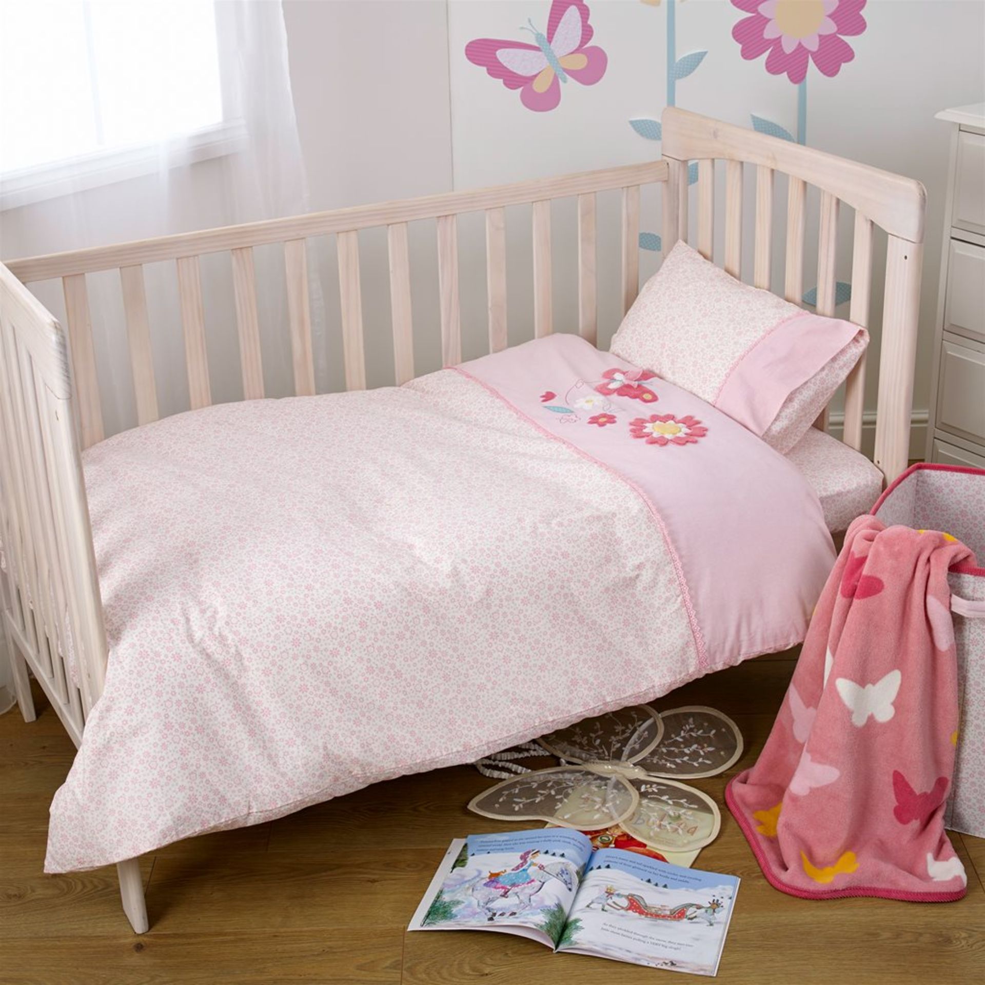 50 sets Beyond the Meadow Toddler/Cotbed Duvet Cover and Pillowcase (150 x 120cm, Pink)