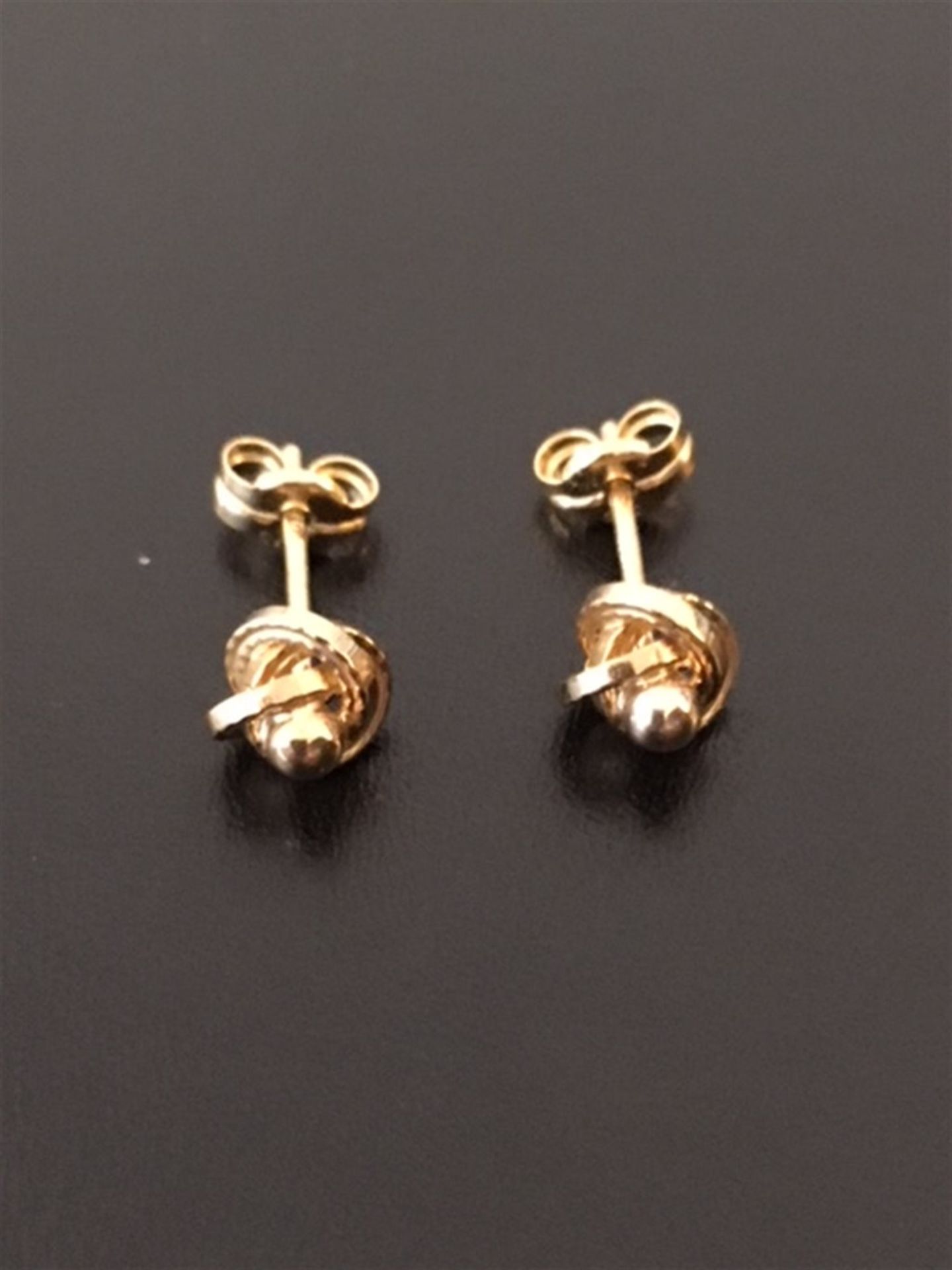 Stud earings