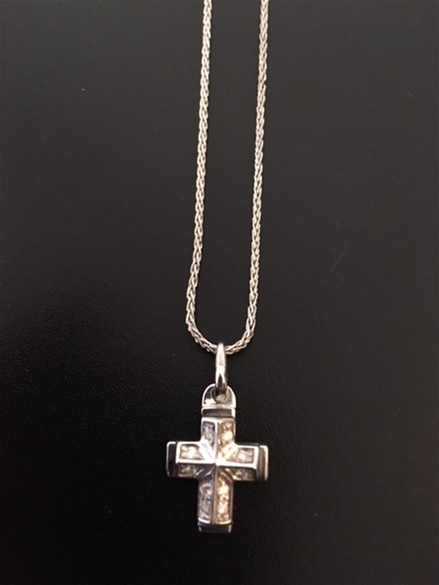 18ct & White Gold Diamond set cross - Image 2 of 2