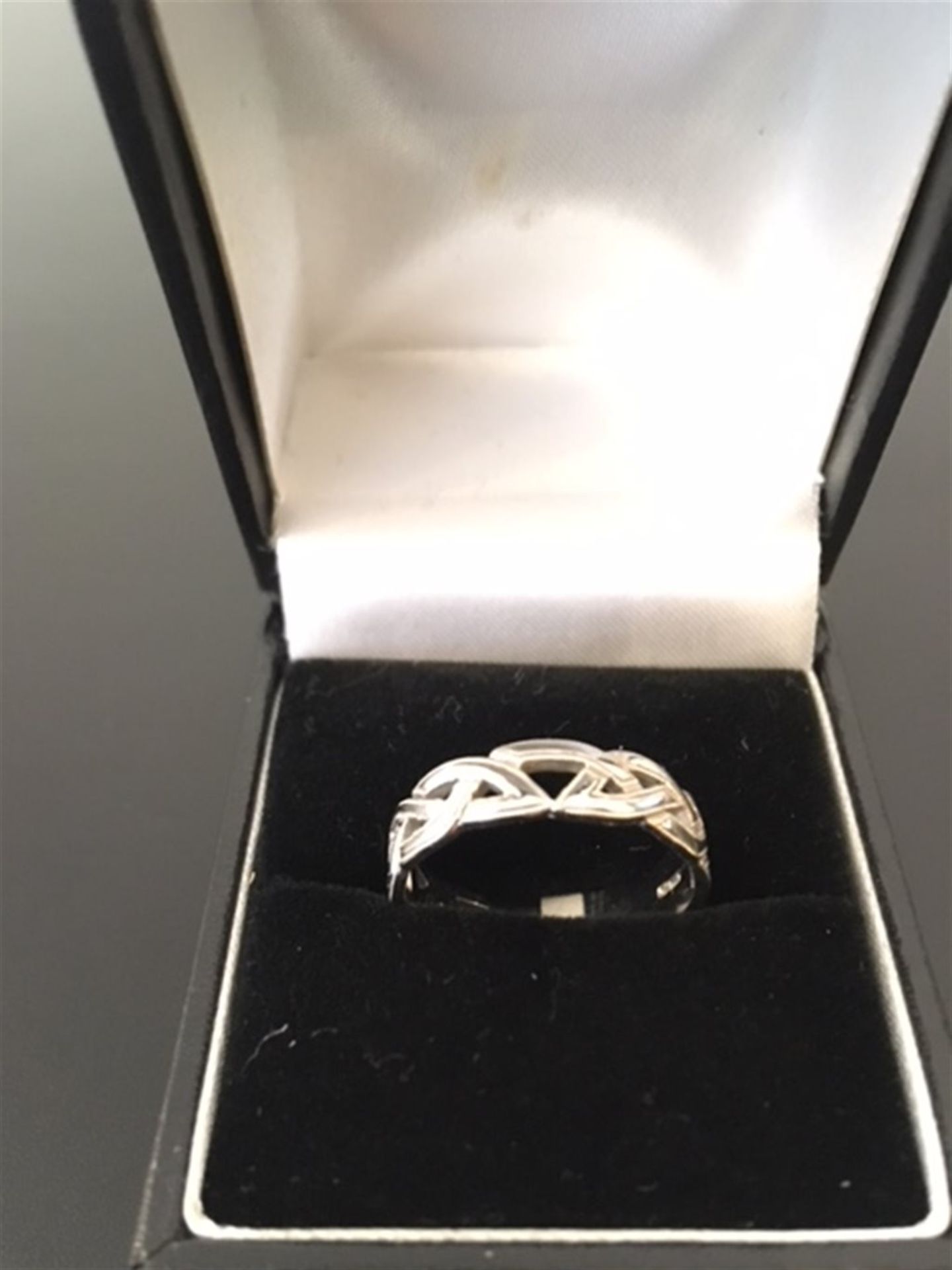 5mm Celtic wedding ring - Image 2 of 2
