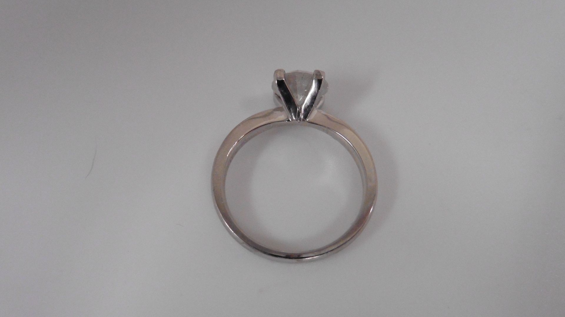 1.66ct diamond solitaire ring with a brilliant cut diamond. I colour and I2 clarity. Set in platinum - Bild 2 aus 3