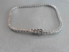 5.00ct Diamond tennis bracelet set with brilliant cut diamonds of I colour, si2 clarity. All set