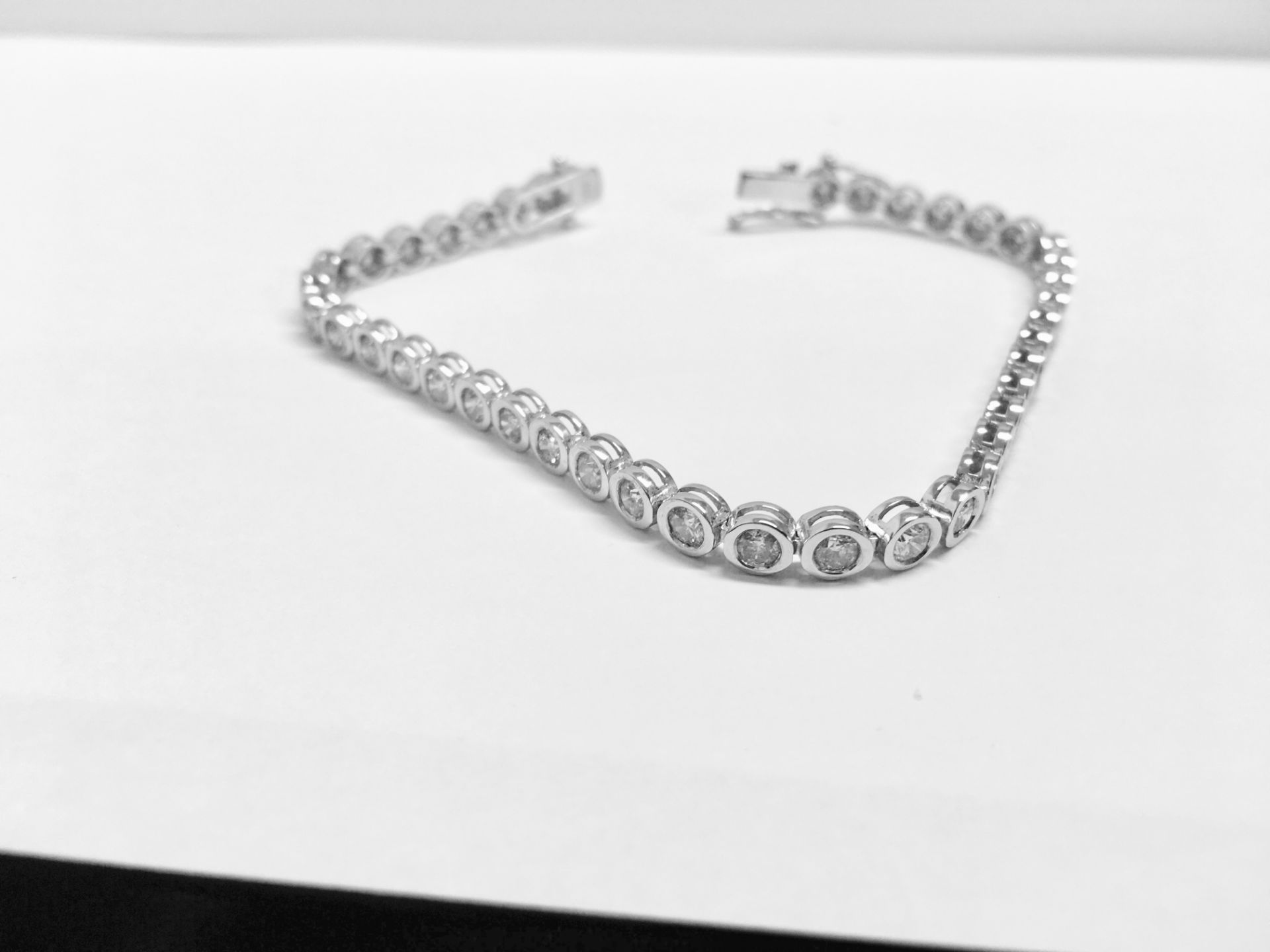 5.60ct diamond tennis style bracelet set with brilliant cut diamonds, I colour, Si2 clarity. 18ct - Bild 5 aus 7