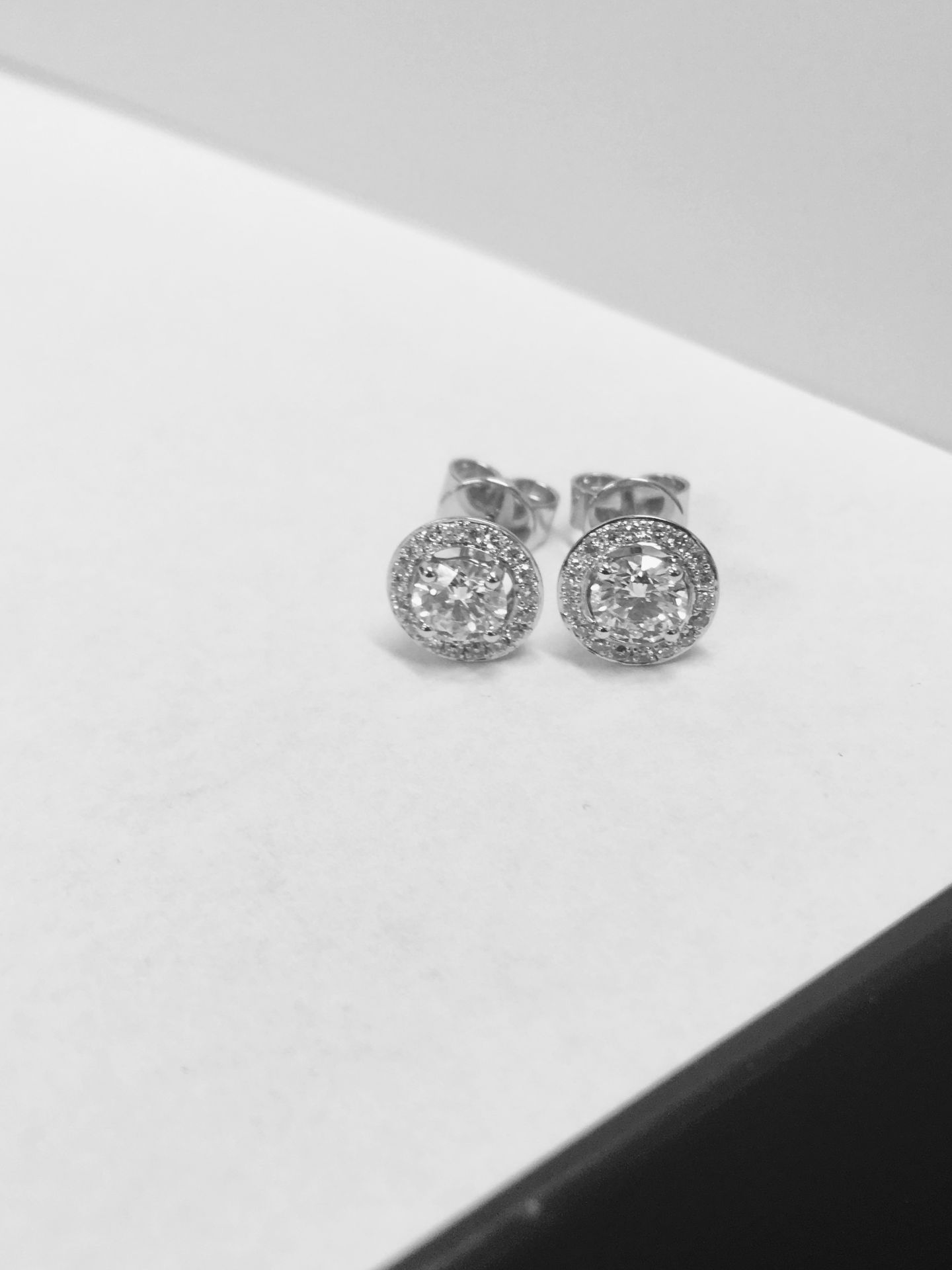 18ct white gold diamond Halo stud earrings ,0.92ct h colour vs grade diamonds surrounded by diamonds - Image 2 of 4