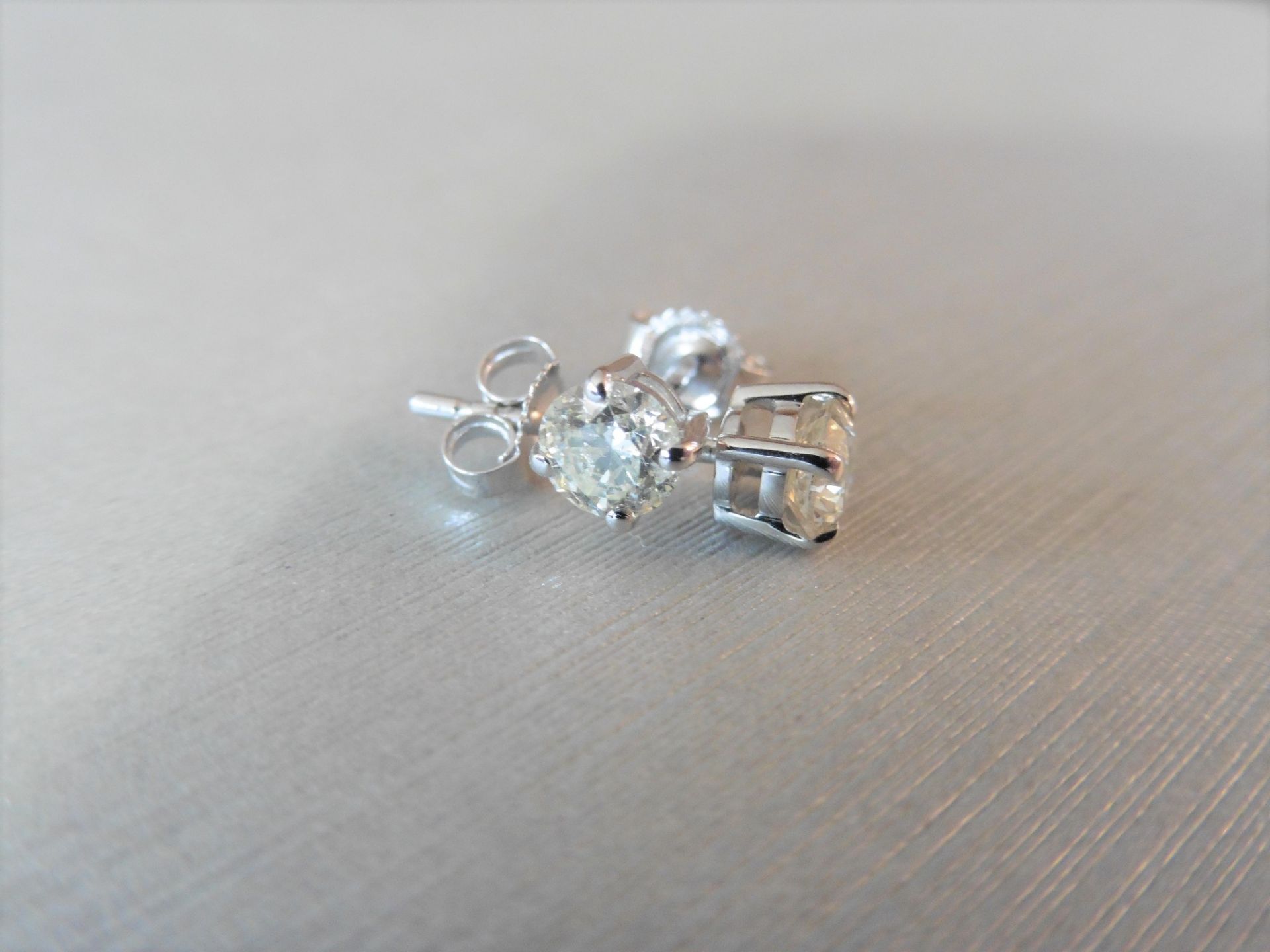 2.00ct Diamond solitaire earrings set with brilliant cut diamonds, H colour si3 clarity. Four claw - Bild 2 aus 2