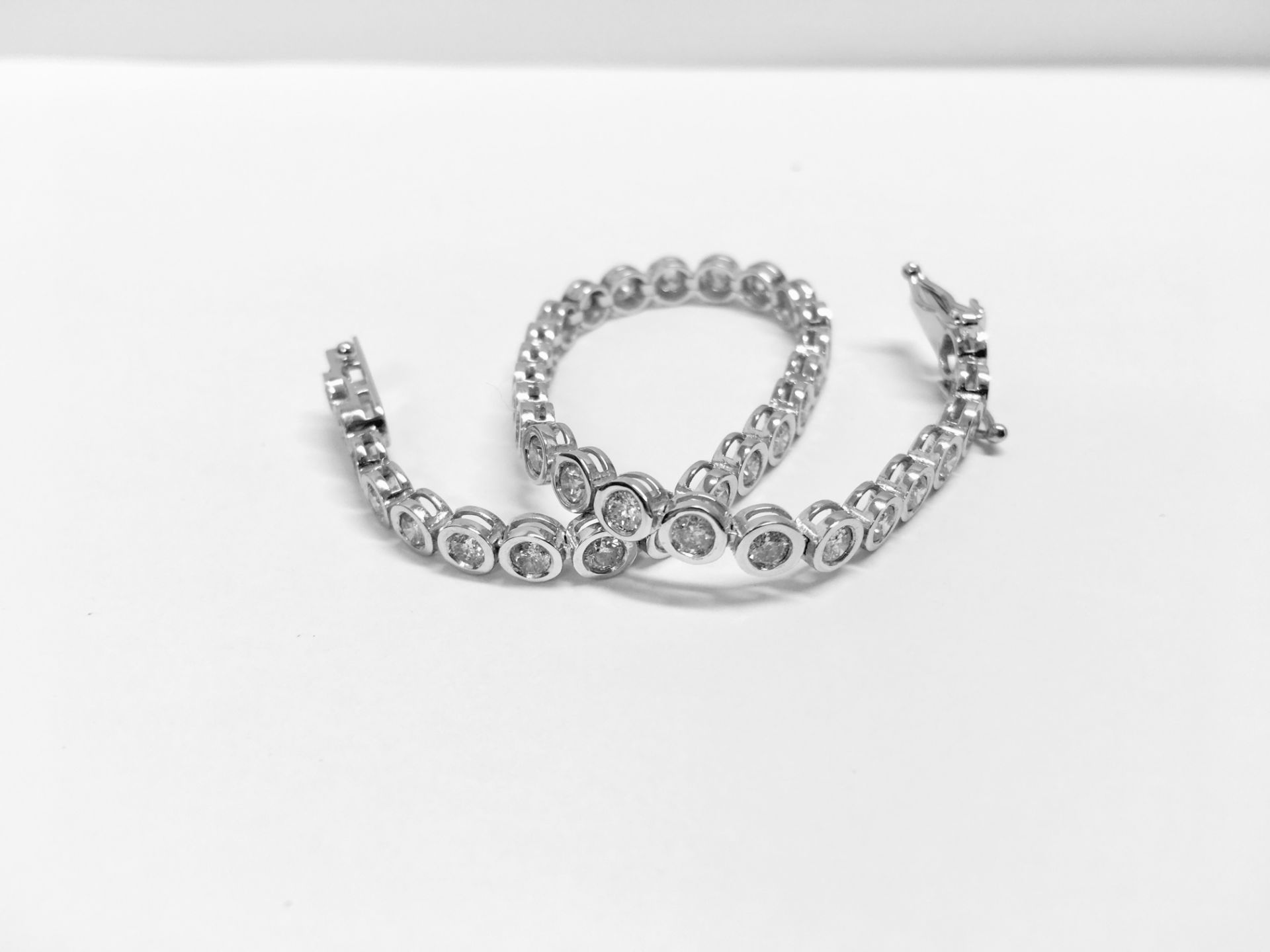 5.60ct diamond tennis style bracelet set with brilliant cut diamonds, I colour, Si2 clarity. 18ct - Bild 3 aus 7