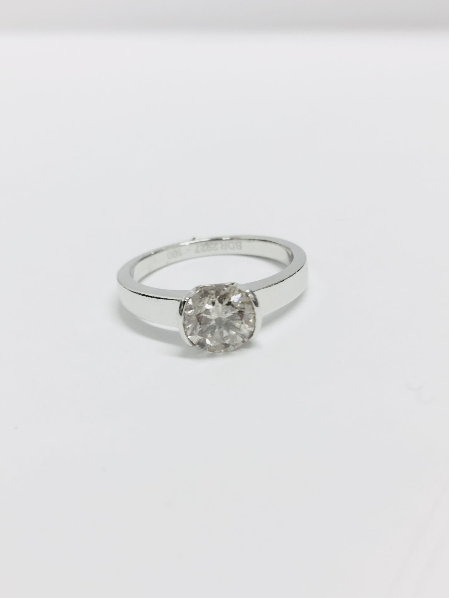 1.00ct diamond solitaire ring set in 18ct gold. Brilliant cut diamond G colour and SI2 clarity. (