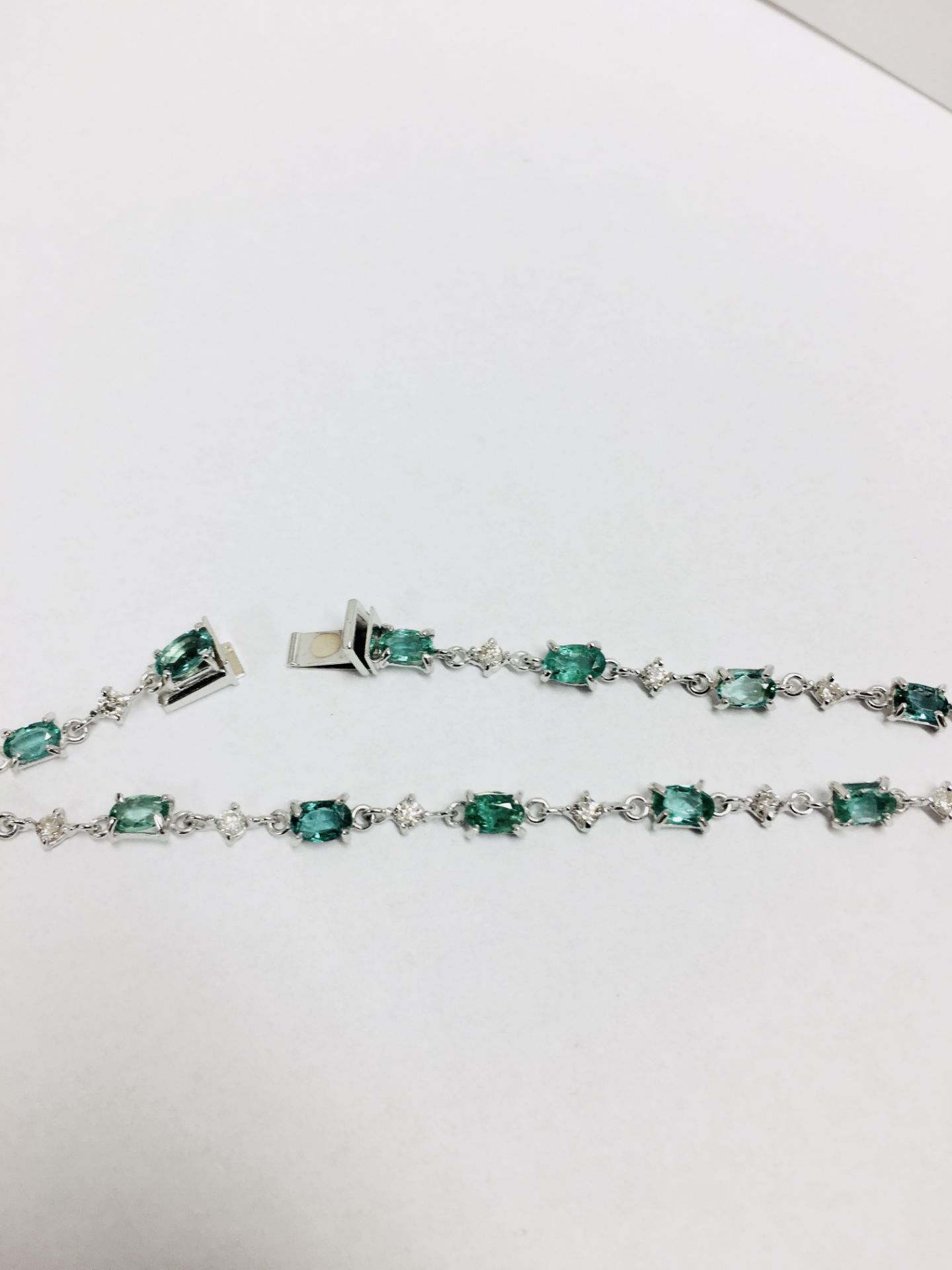 18ct white gold Emerald diamond bracelet ,6ct natural Zambian emerald,13x 0.04ct diamonds h colour - Bild 3 aus 4