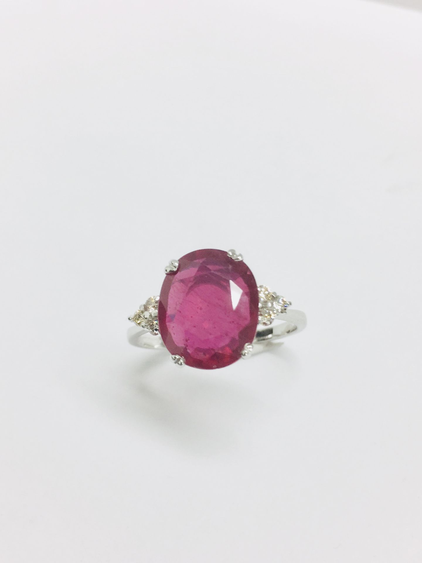 18ct Ruby Diamond Cluster ring,6ct Ruby natural(treated) 0.36ct diamond i colour si clarity,2.9gms - Image 5 of 5