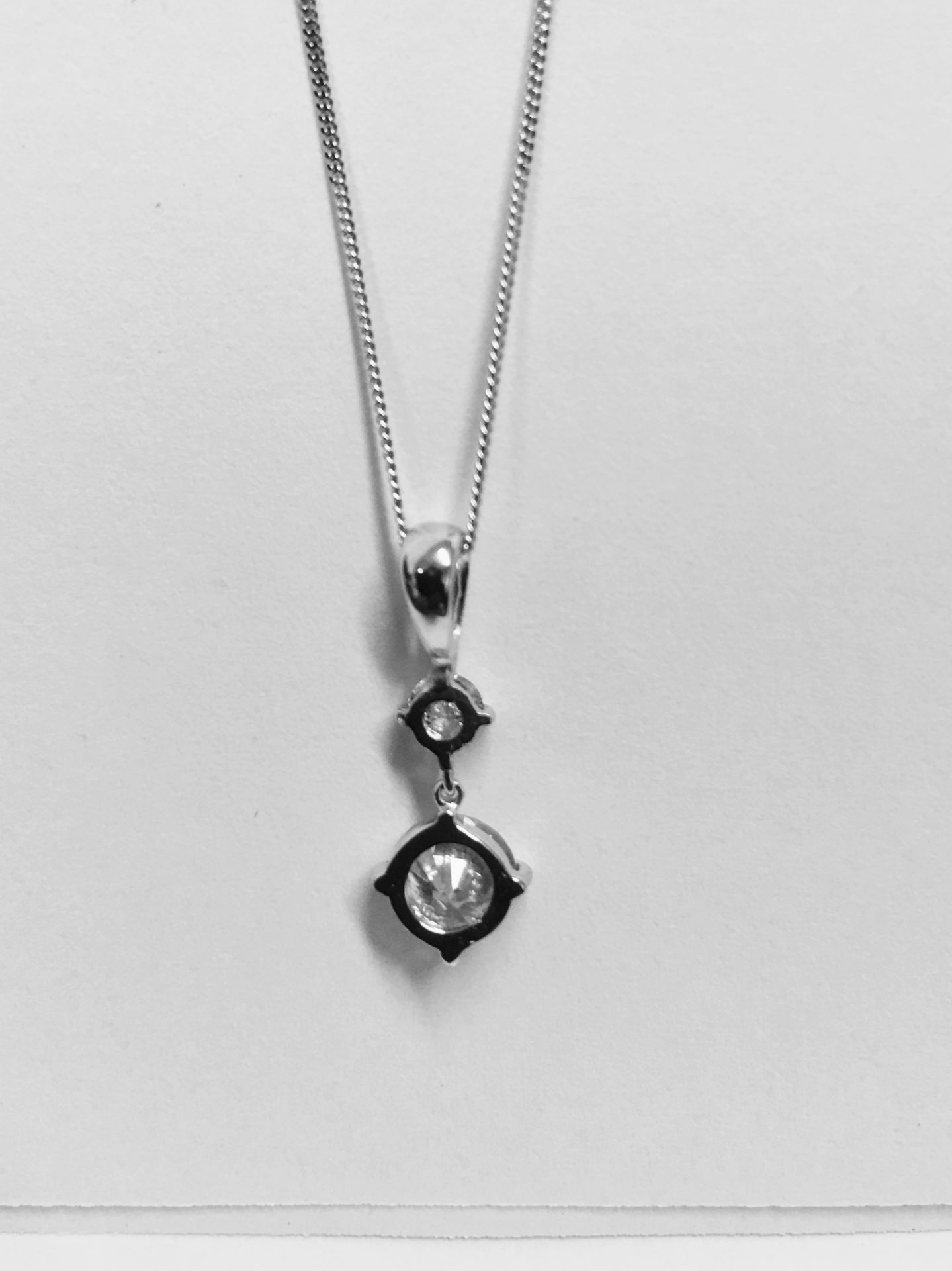 0.60ct diamond drop pendant set in 18ct white gold. 0.50ct on the bottom with 0.10ct on top. I-J - Bild 2 aus 5