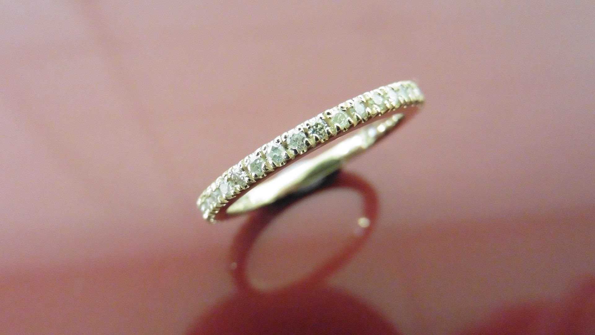 0.50ct full claw set diamond band ring set in 14ct yellow gold. Ring size M. I colour and i1 - Bild 3 aus 3