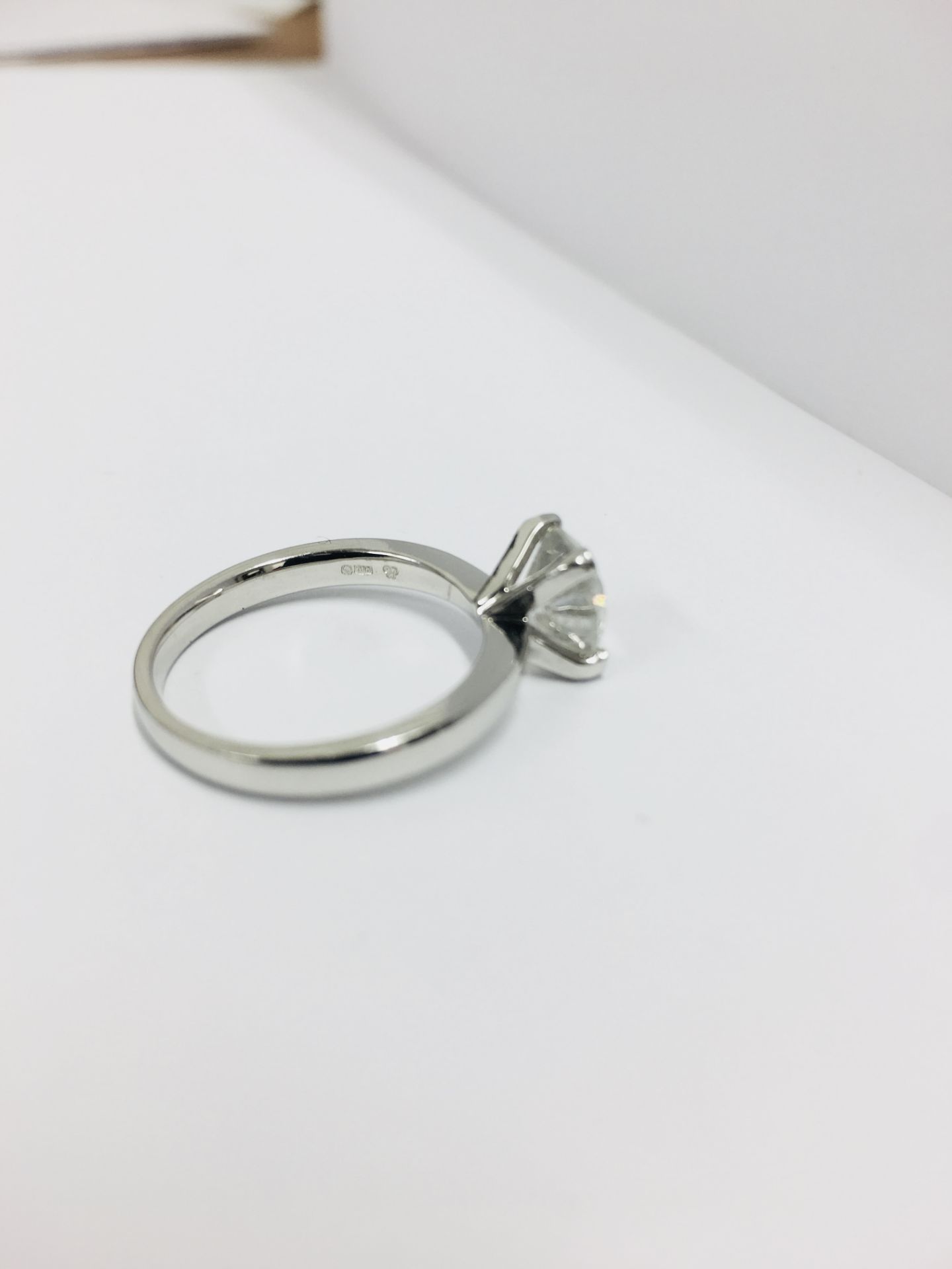 1.37ct Brilliant cut diamond solitaire ring,1.37ct diamond h colour i2 clarity (enhanced),platinum - Bild 2 aus 2