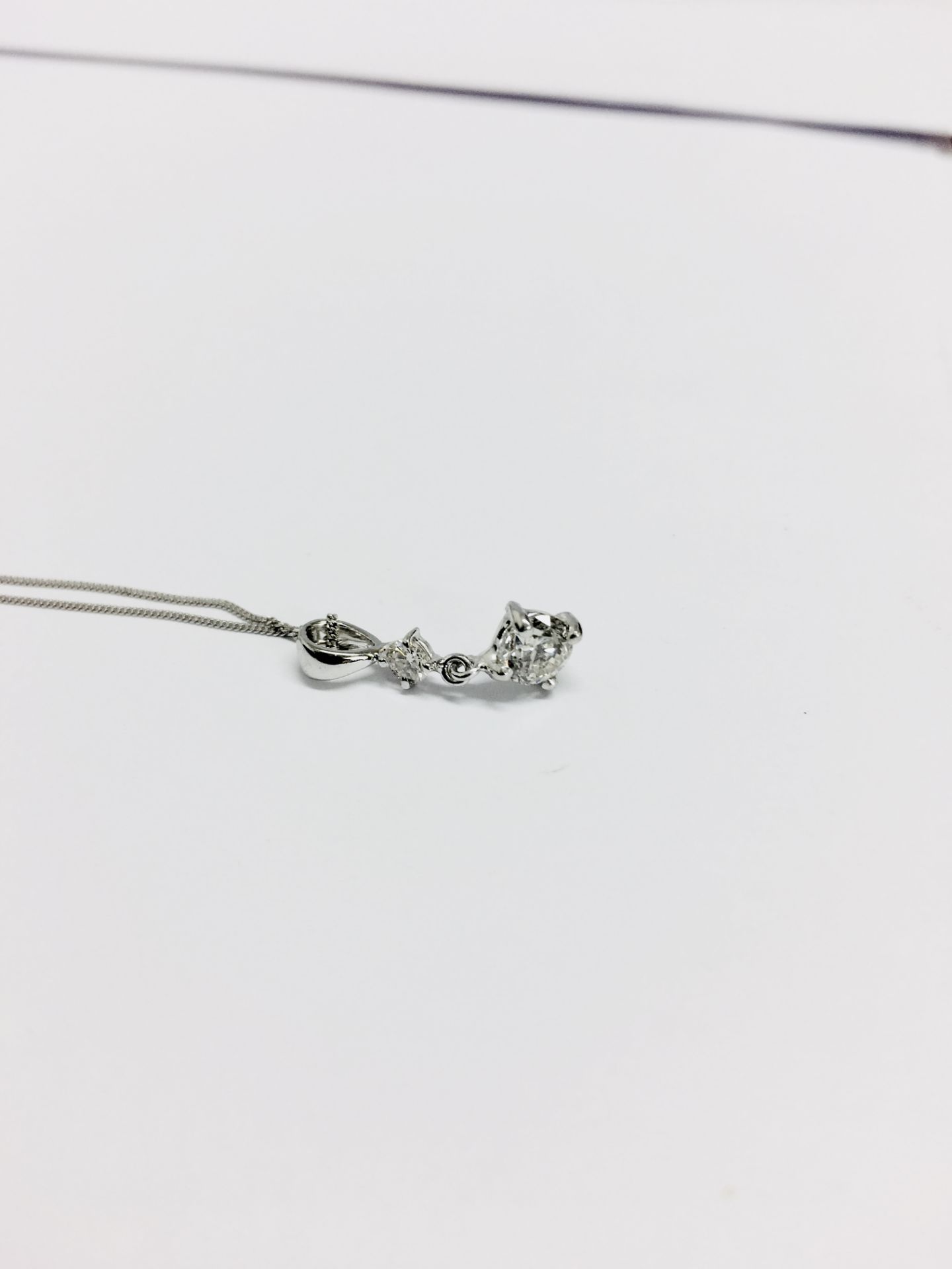 0.60ct diamond drop pendant set in 18ct white gold. 0.50ct on the bottom with 0.10ct on top. I-J - Bild 4 aus 5