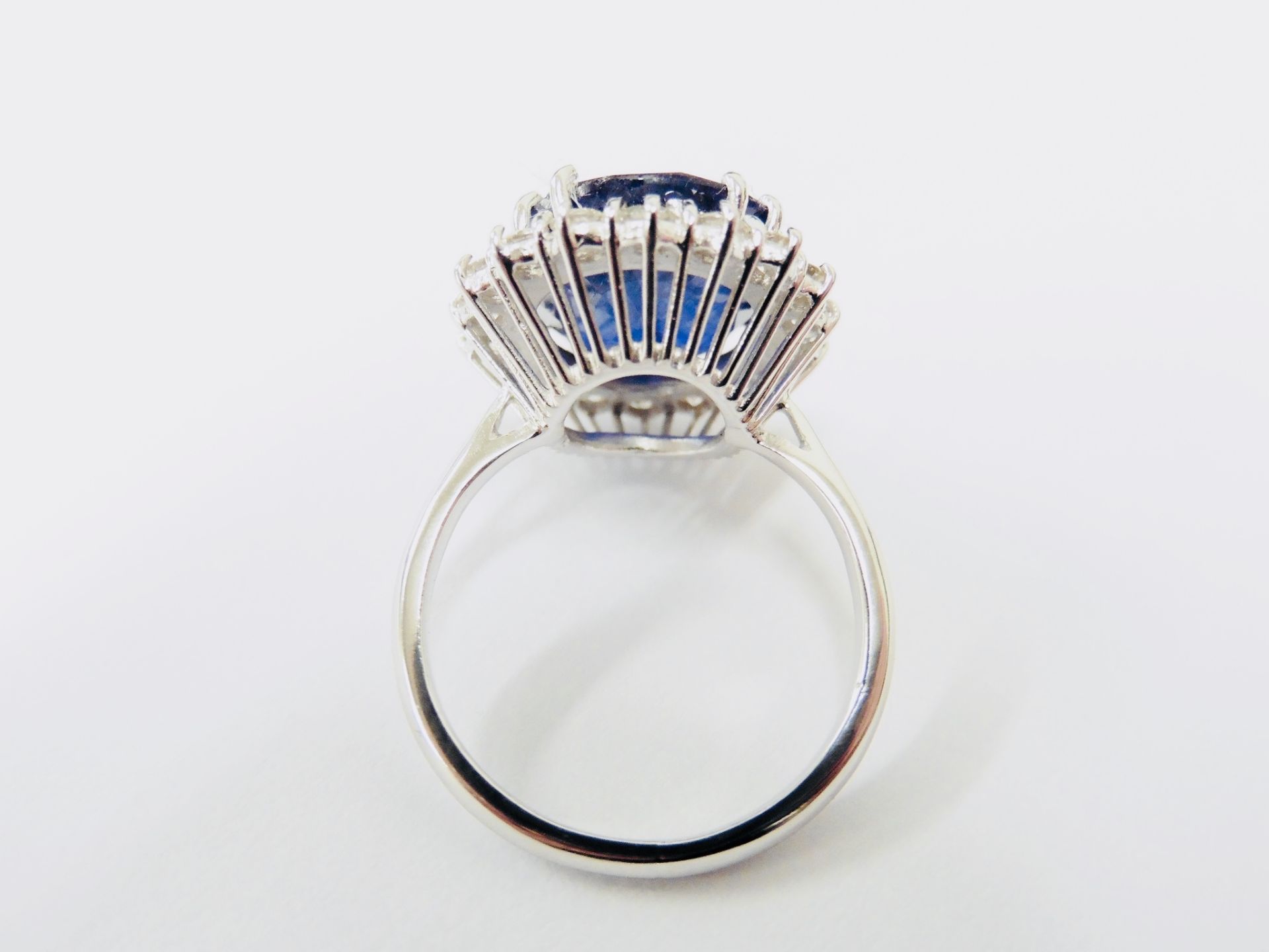 9ct Sapphire Diamond cluster ring,9ct sapphire natural(treated),1.30ct brilliant cut diamonds si2 - Image 4 of 5
