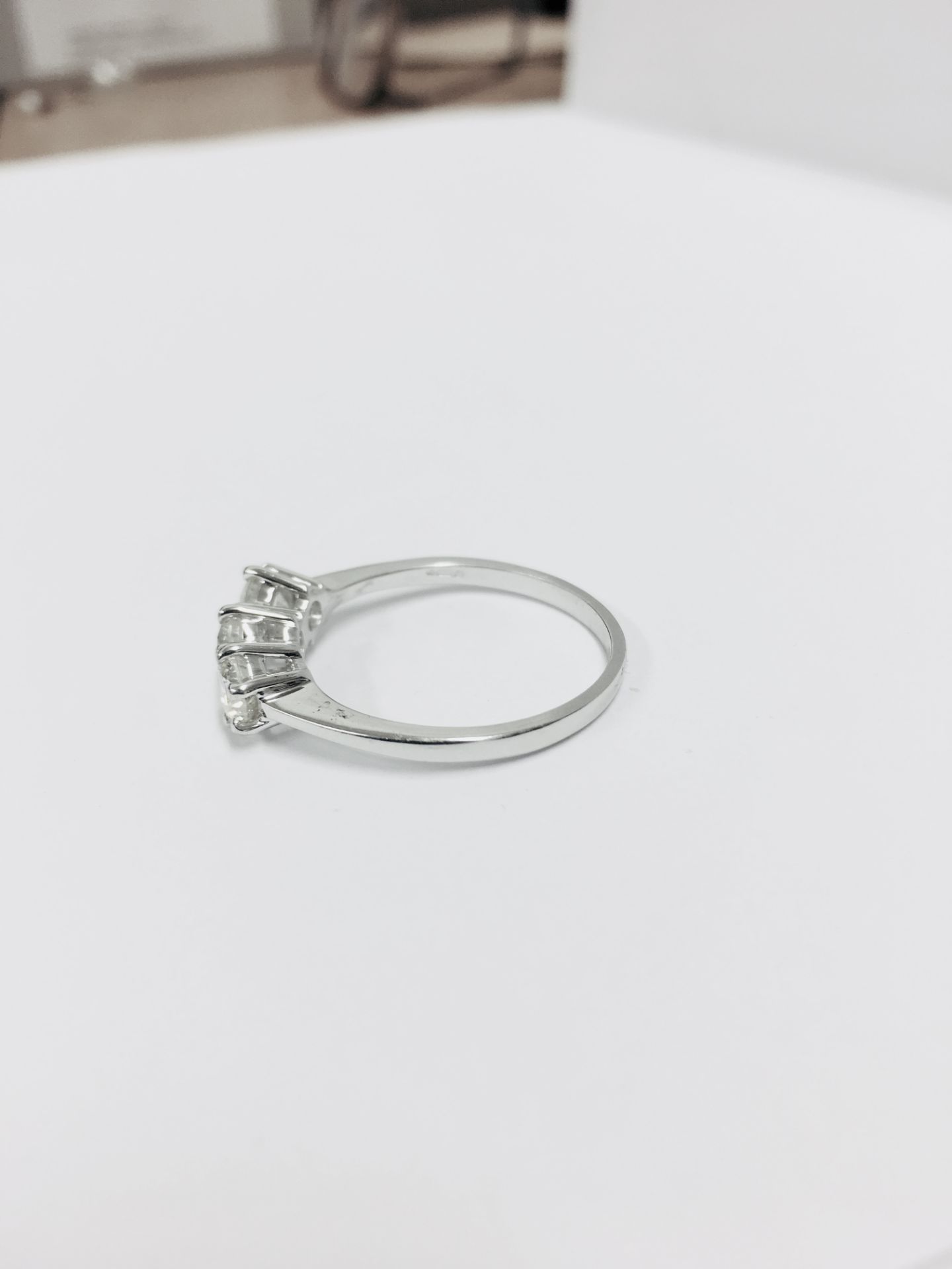3.02ct diamond trilogy ring. 3 brilliant cut diamonds ( enhanced stones ) I/J colour, P1 clarity. - Bild 3 aus 7