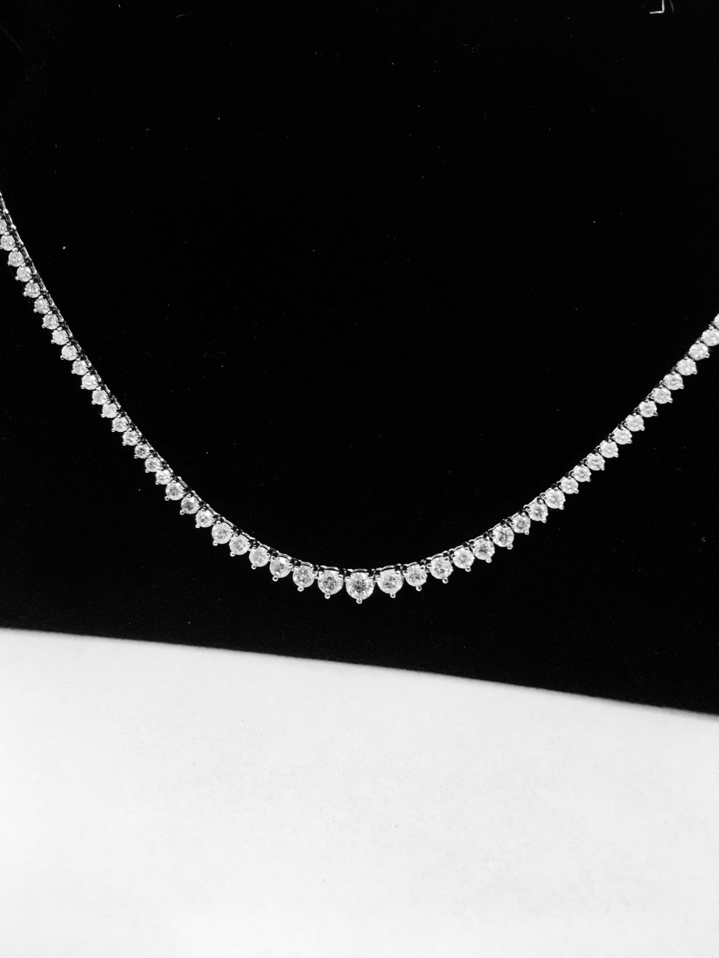 6.50ct Diamond tennis style necklace. 3 claw setting. Graduated diamonds, I colour, Si2 clarity - Bild 4 aus 6