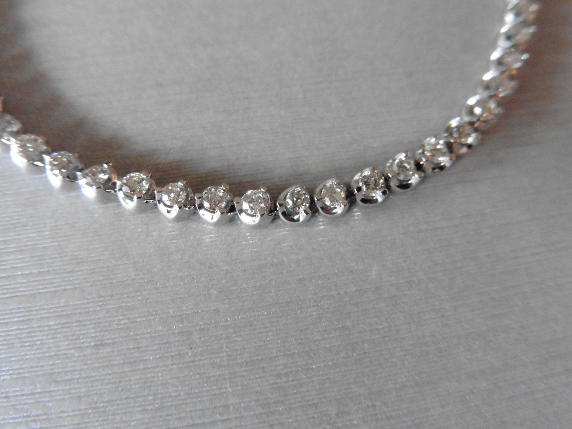 3.75ct diamond tennis bracelet with 54 brilliant cut diamonds, I colour and Si2 clarity, weighing - Bild 2 aus 3