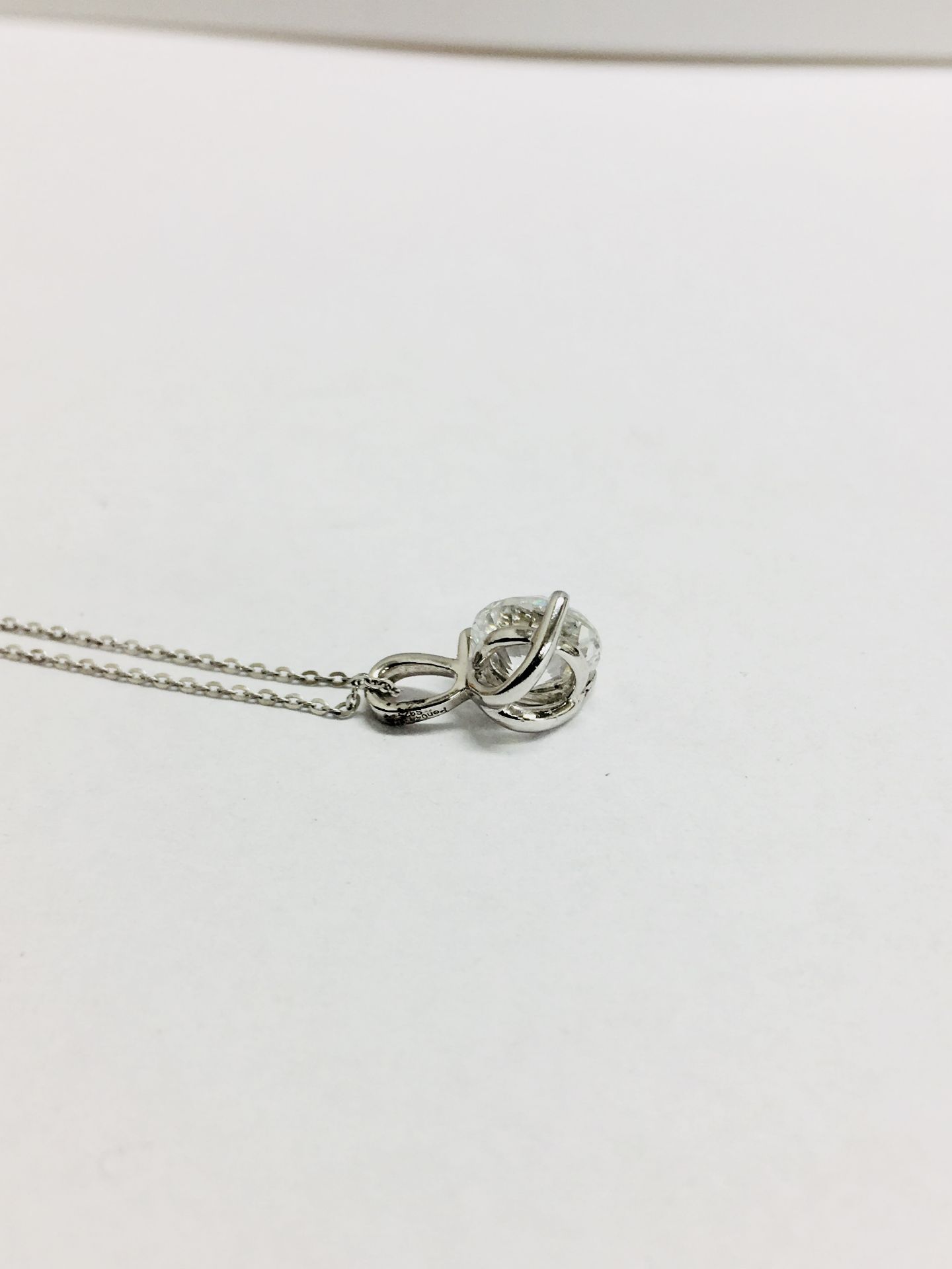 1.01ct diamond solitaire pendant. I colour, si3 clarity. Set in a platinum 3 claw mount with a split - Bild 2 aus 4