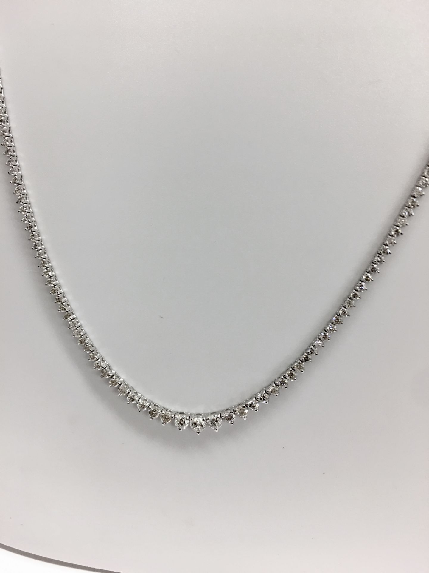 15ct Diamond tennis style necklace. 3 claw setting. Graduated diamonds, I colour, Si2 clarity - Bild 2 aus 5