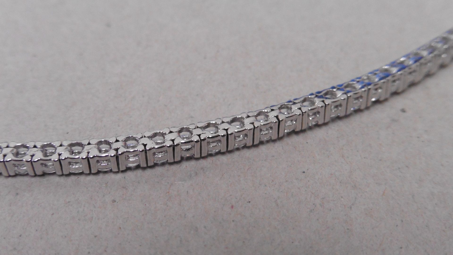 4.50ct Diamond tennis bracelet set with brilliant cut diamonds of I colour, si2 clarity. All set - Bild 3 aus 4