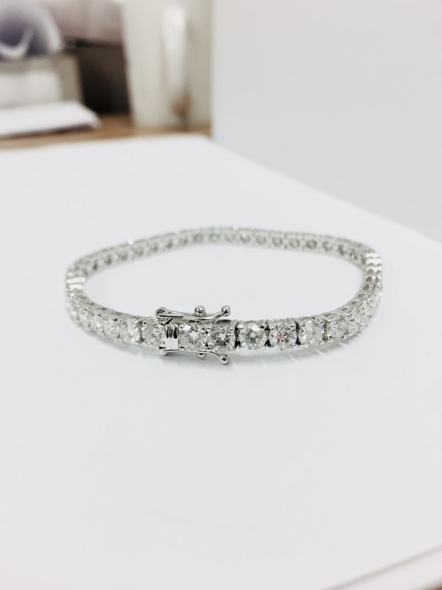 8.00ct Diamond tennis bracelet set with brilliant cut diamonds of I/J colour, si2 clarity. All set - Bild 3 aus 6