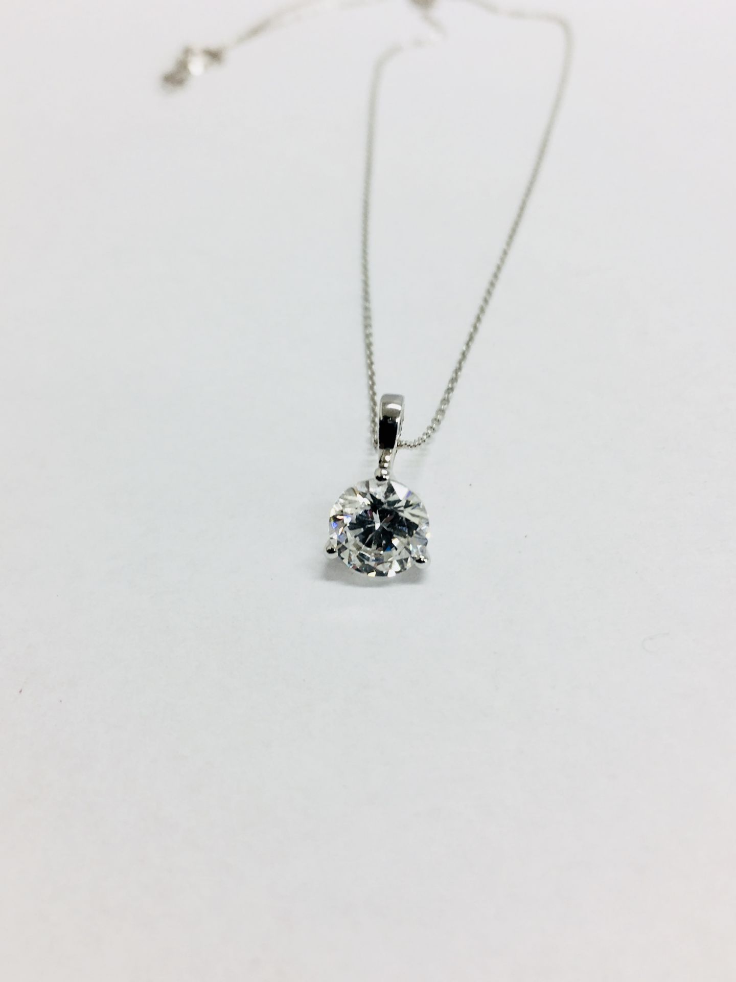 1.01ct diamond solitaire pendant. I colour, si3 clarity. Set in a platinum 3 claw mount with a split - Bild 4 aus 4