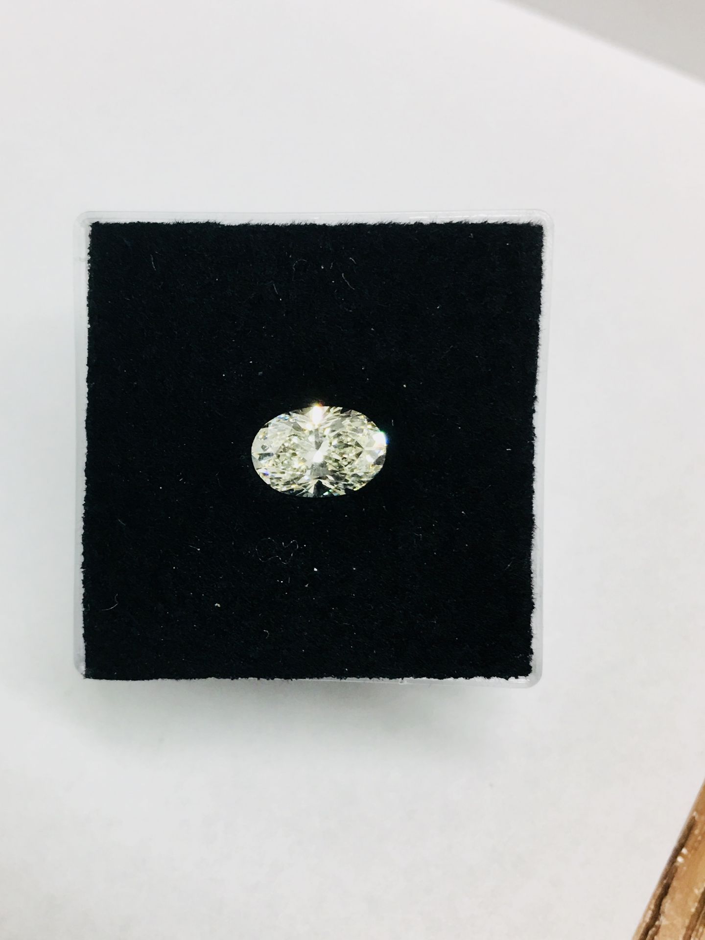 1.09ct oval cut diamond, loose stone. I colour and I1 clarity. 8.34 x 5.67 x 3.37mm. IGI - Bild 3 aus 4