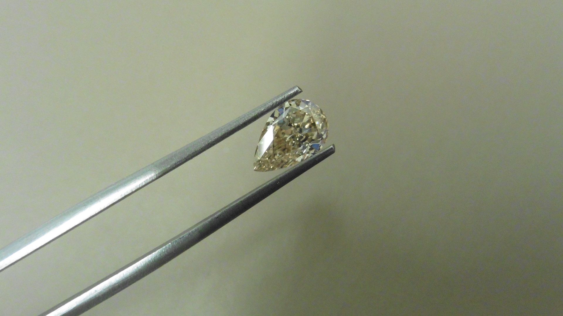 1.02ct pear shaped diamond, loose stone. N ( faint brown ) colour and SI1 clarity. 8.85 x 5.79 x 3. - Image 4 of 5