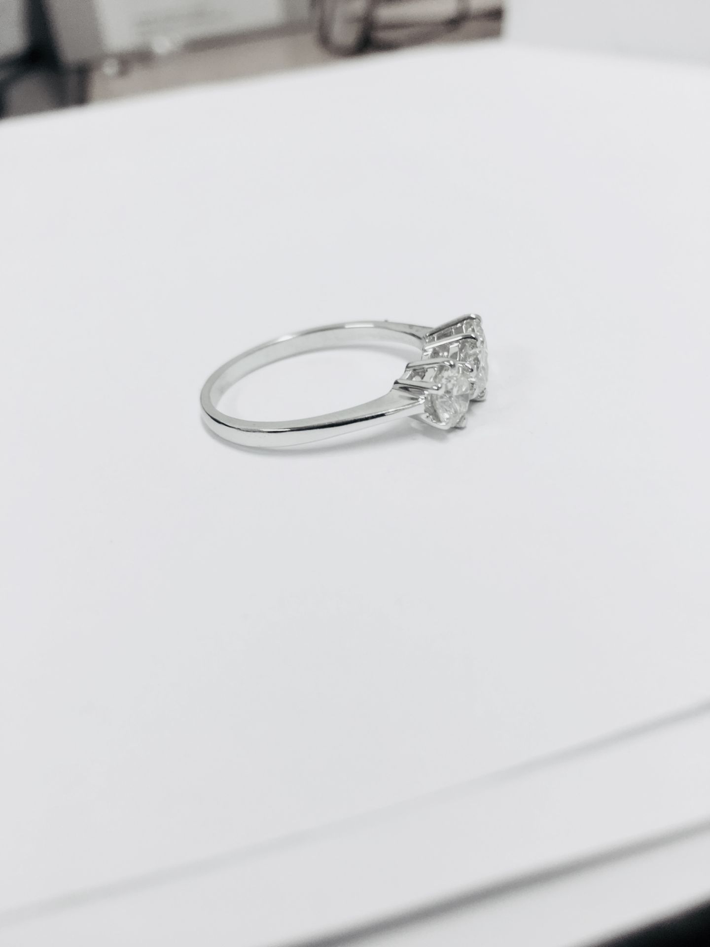 3.02ct diamond trilogy ring. 3 brilliant cut diamonds ( enhanced stones ) I/J colour, P1 clarity. - Bild 4 aus 7