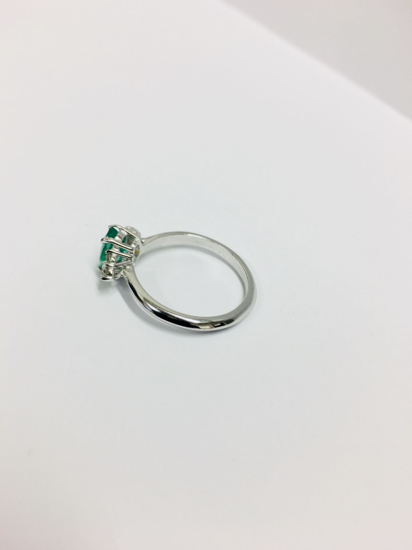 18ct Emerald Diamond Nanette cluster ring,1ct natural emerald ,0.36ct brilliant cut diamond s(6x0. - Bild 3 aus 5