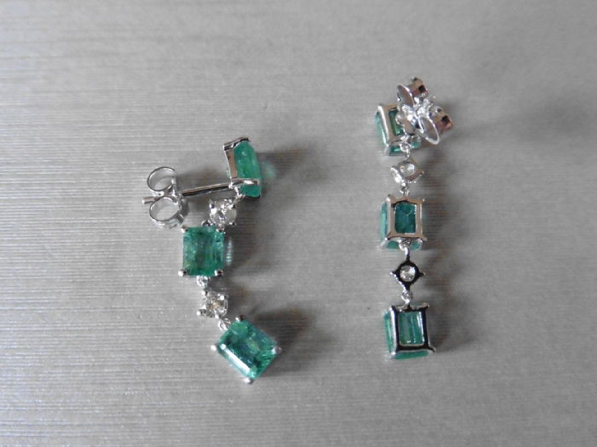 Emerald and diamond drop style earrings set in 18ct gold. Each set with 4 emerald cut ( treated) - Bild 2 aus 3