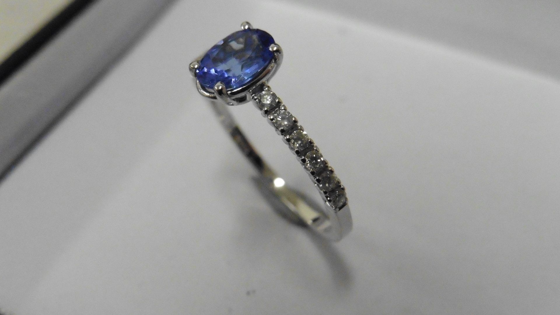 0.80ct / 0.12ct tanzanite and diamond dress ring. Oval cut ( treated ) tanzanite with small diamonds - Bild 3 aus 3