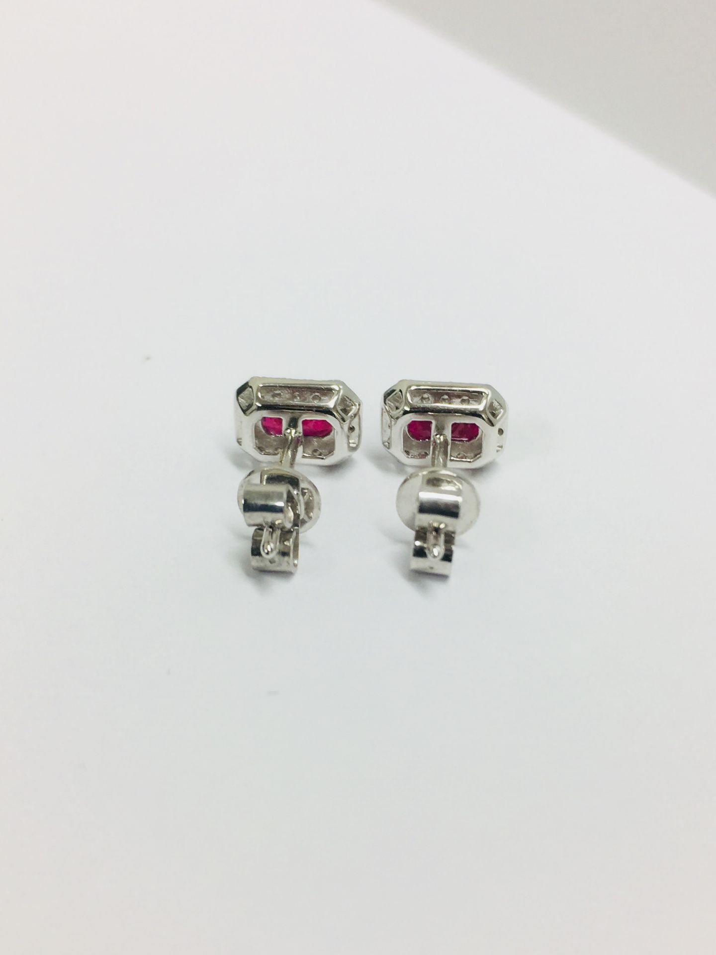 9ct white gold ruby diamond stud earrings .9CT White gold 32 Round Diamonds /0.17ct 2 Rubies natural - Bild 4 aus 4